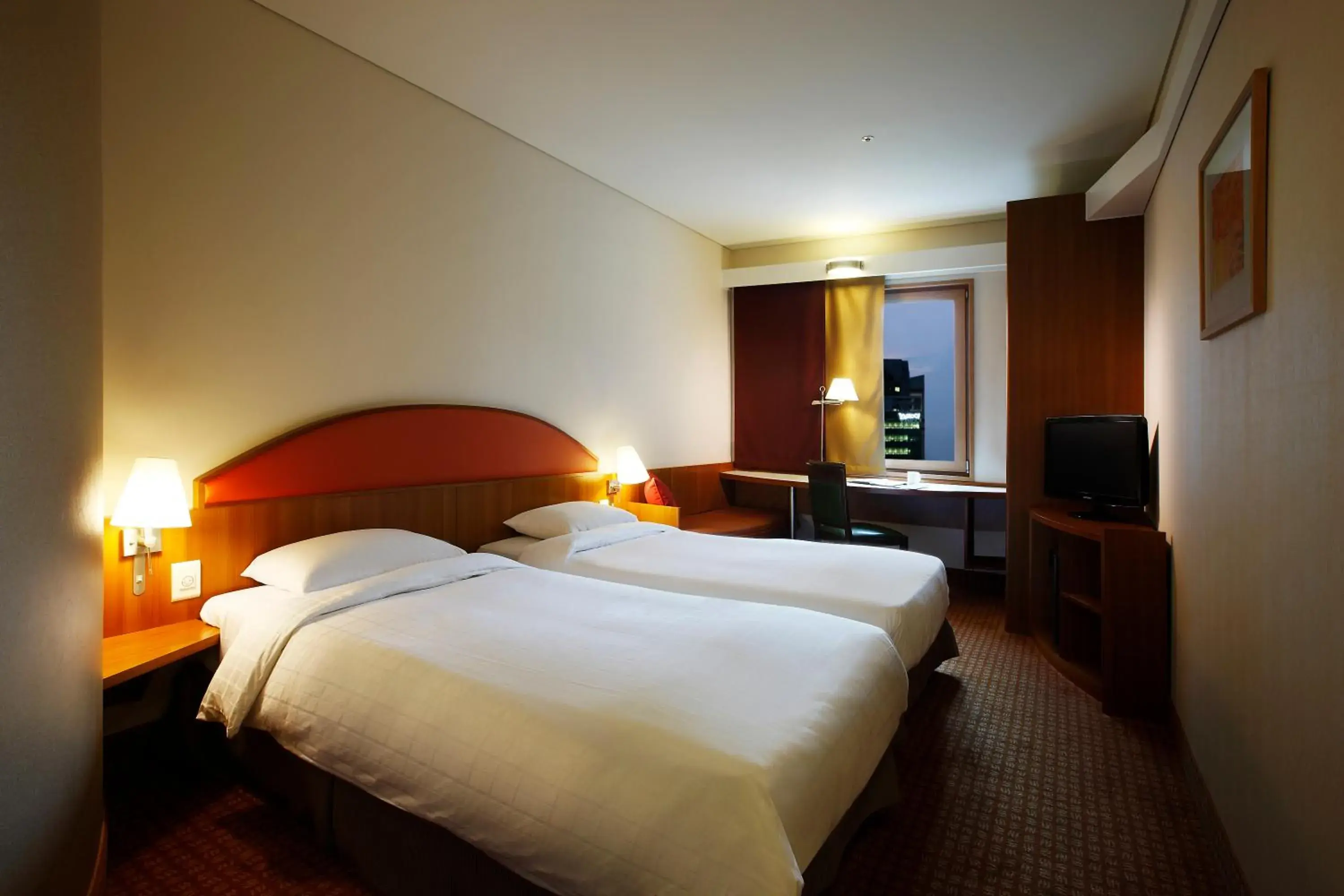 Bed in Ibis Styles Ambassador Seoul Gangnam