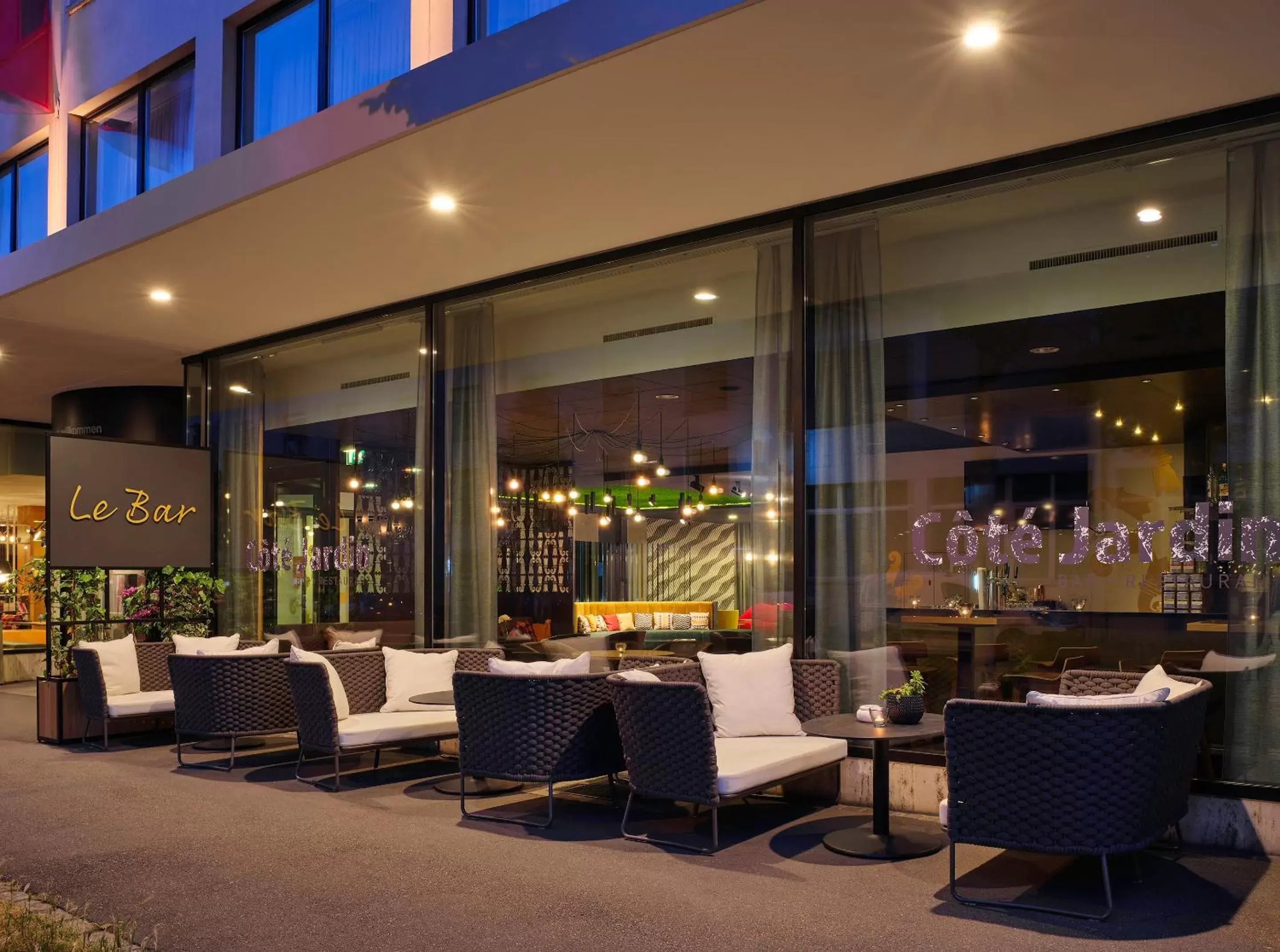 Balcony/Terrace, Restaurant/Places to Eat in Essential by Dorint Basel City