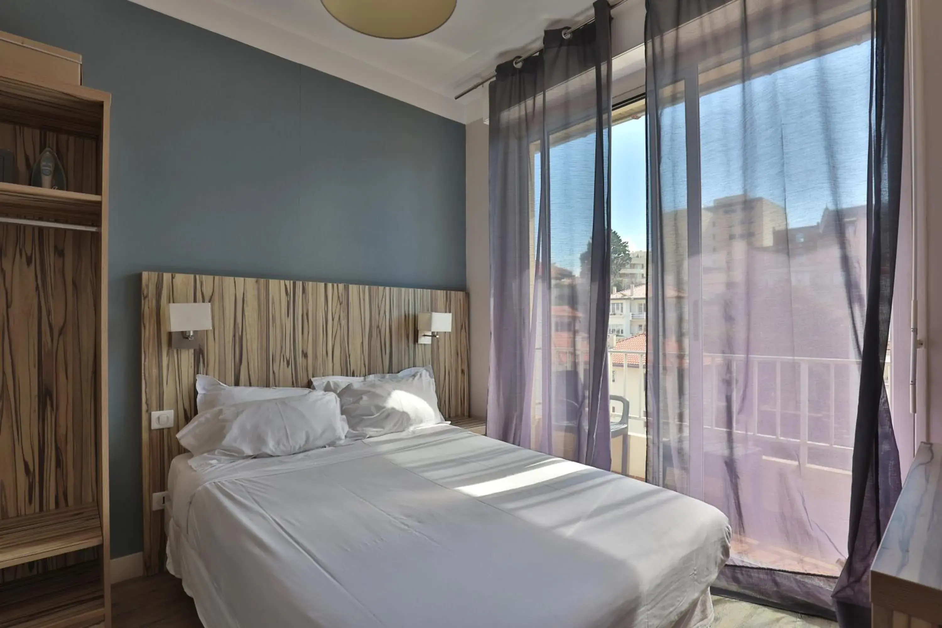 Bed in Brit Hotel Marbella
