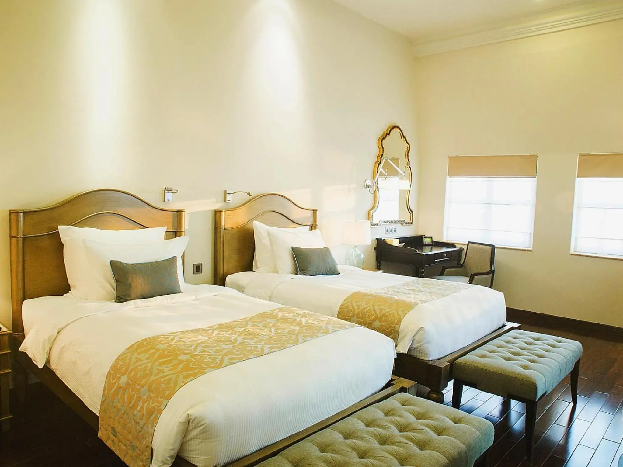 Photo of the whole room, Bed in Villa Song Saigon (Saigon River Villa)
