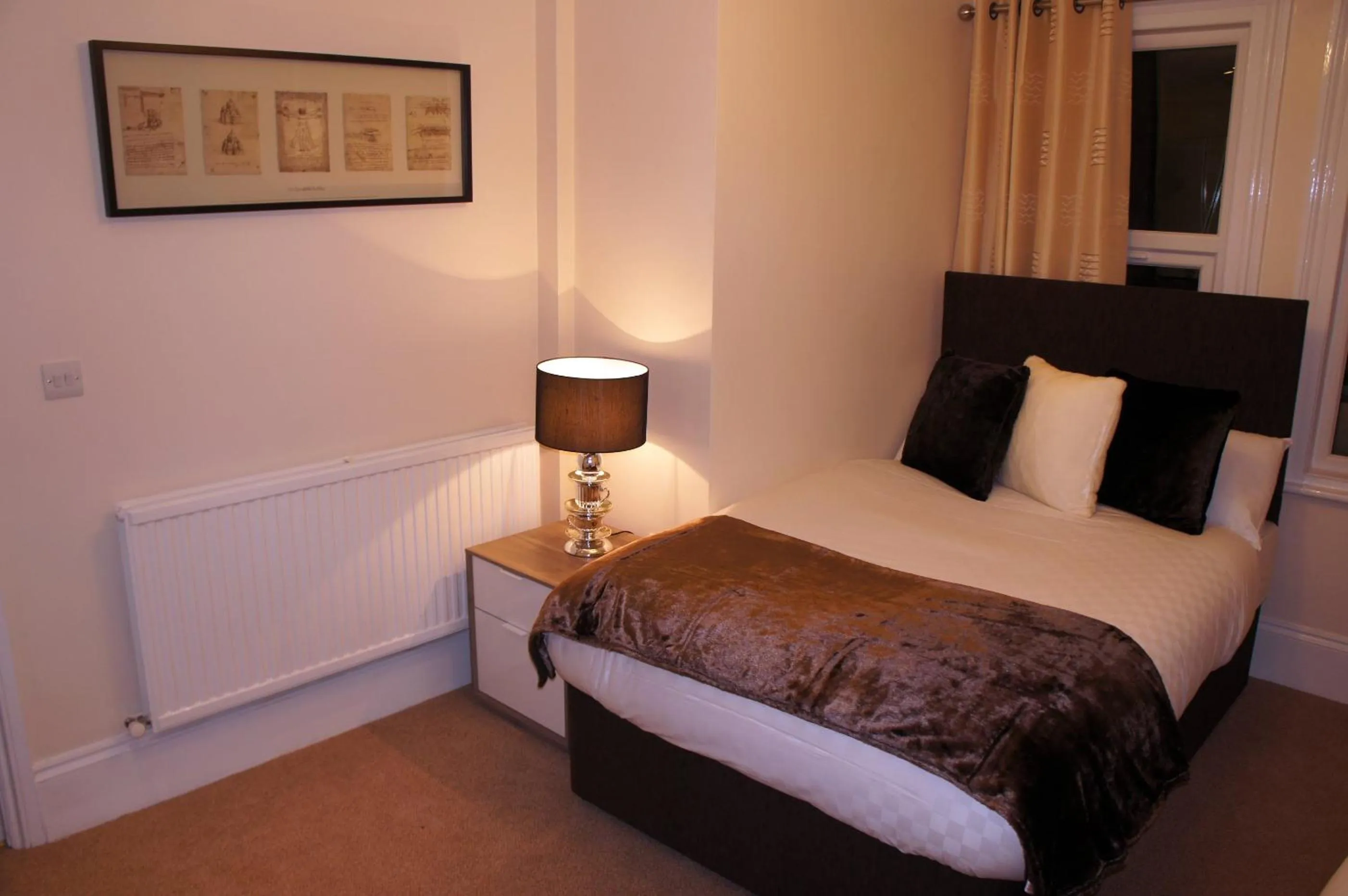 Bed in Sapphire Hotel London