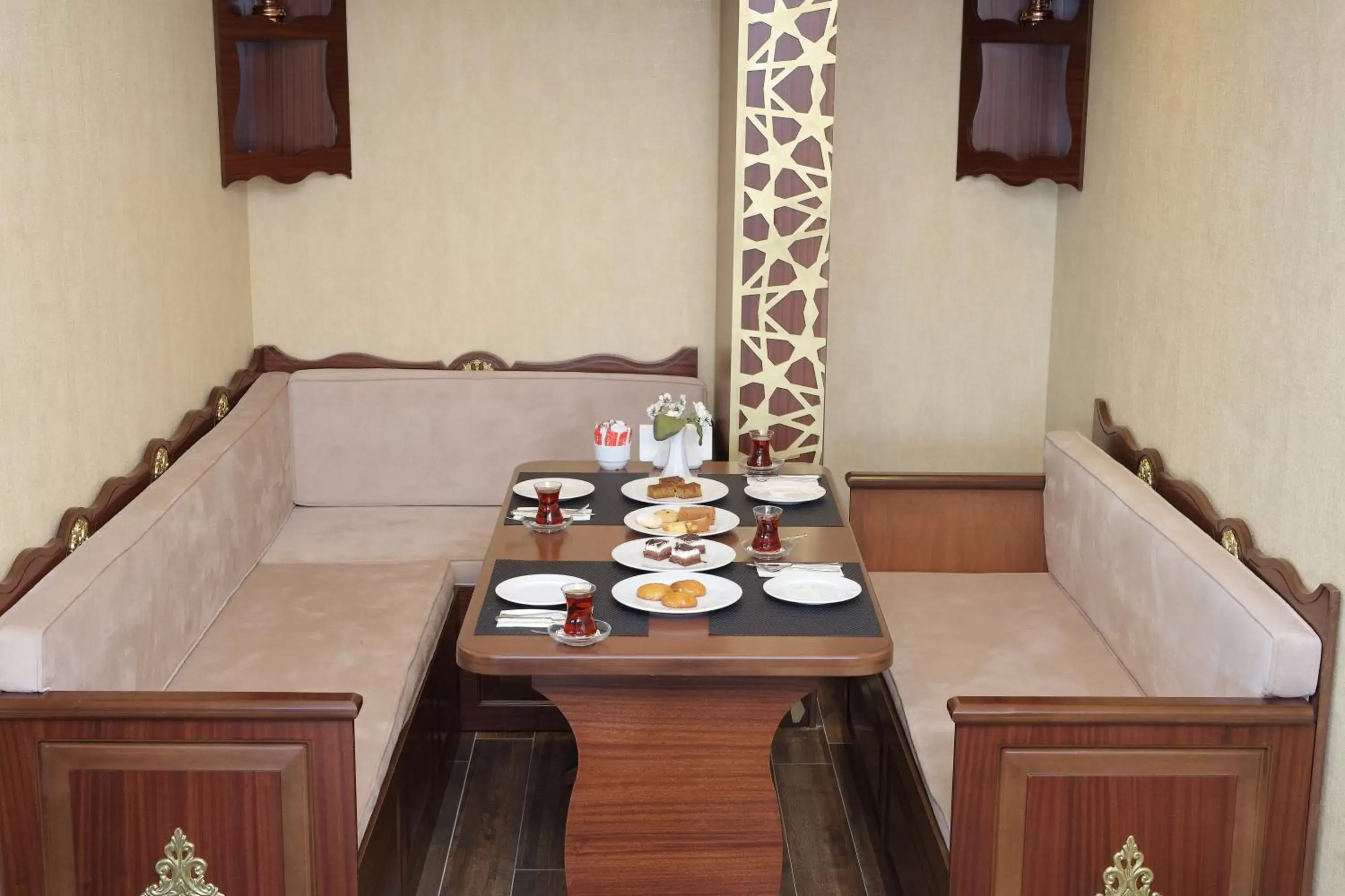 American breakfast, Dining Area in Deluxe Golden Horn Sultanahmet Hotel