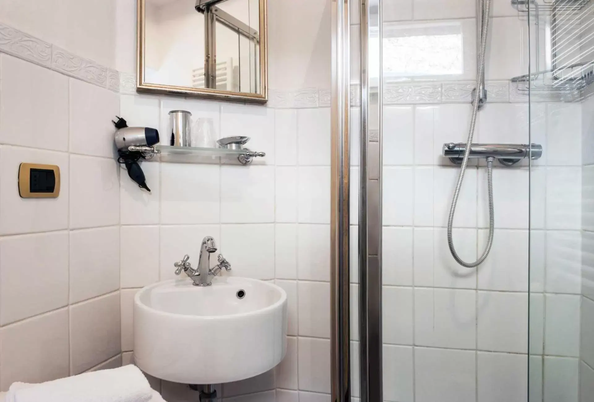 Standard Queen Room - single occupancy in Antico Furlo Standard Queen Room - single occupancy in Antico Furlo