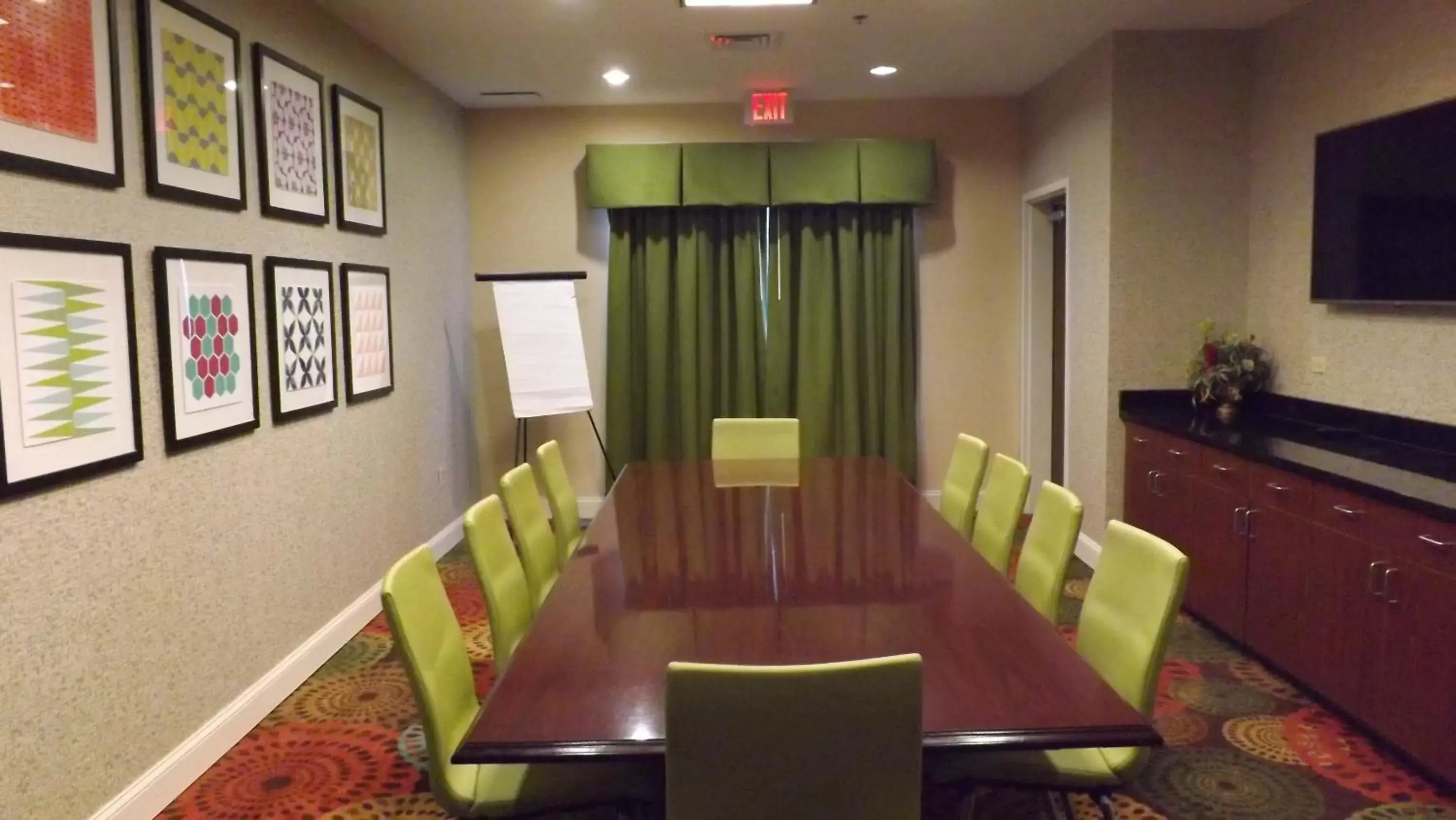 Meeting/conference room in Holiday Inn Express & Suites Dyersburg, an IHG Hotel