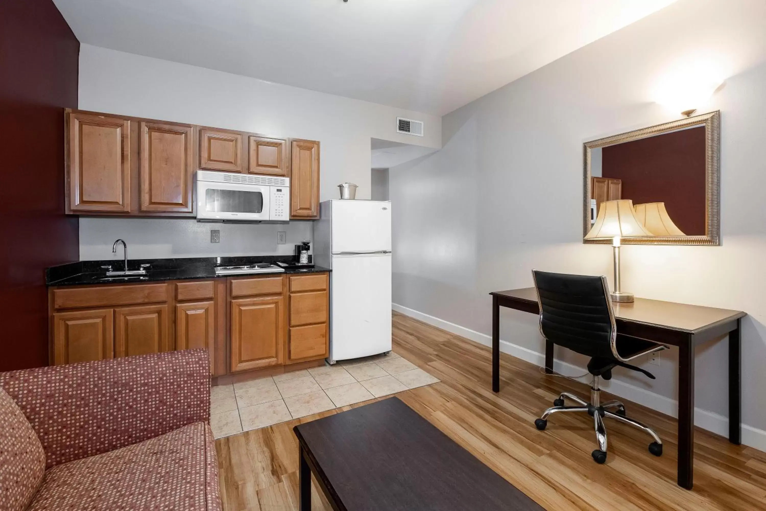 Bedroom, Kitchen/Kitchenette in Red Roof Inn & Suites Wilson