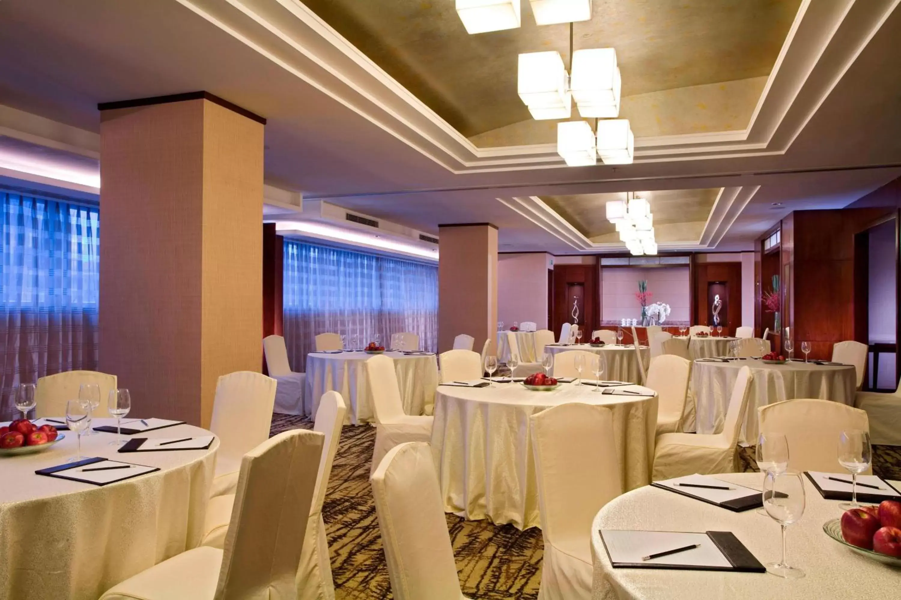 Meeting/conference room, Restaurant/Places to Eat in Four Points by Sheraton Shanghai, Pudong