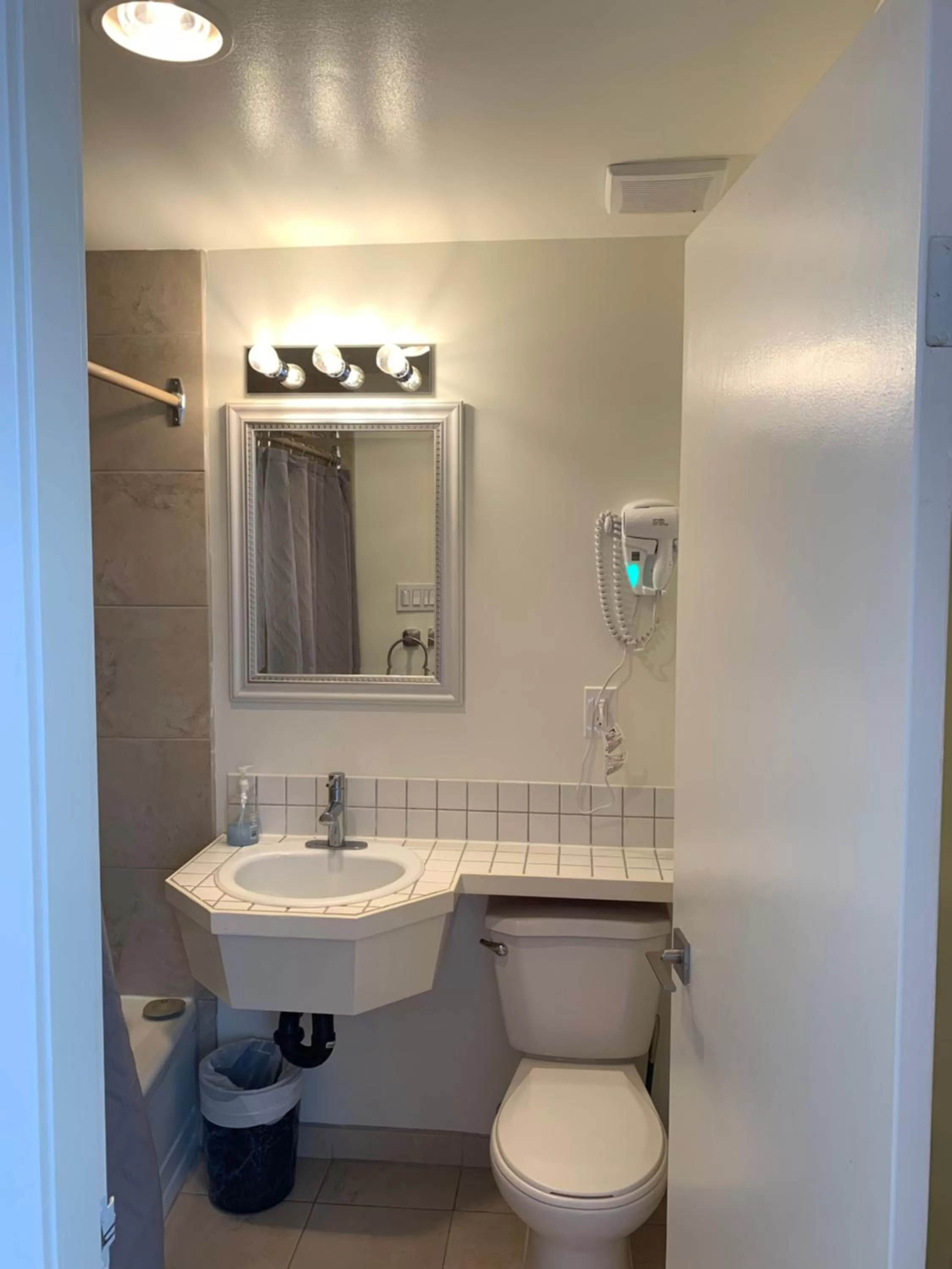 Bathroom in Destination Inn Cache Creek