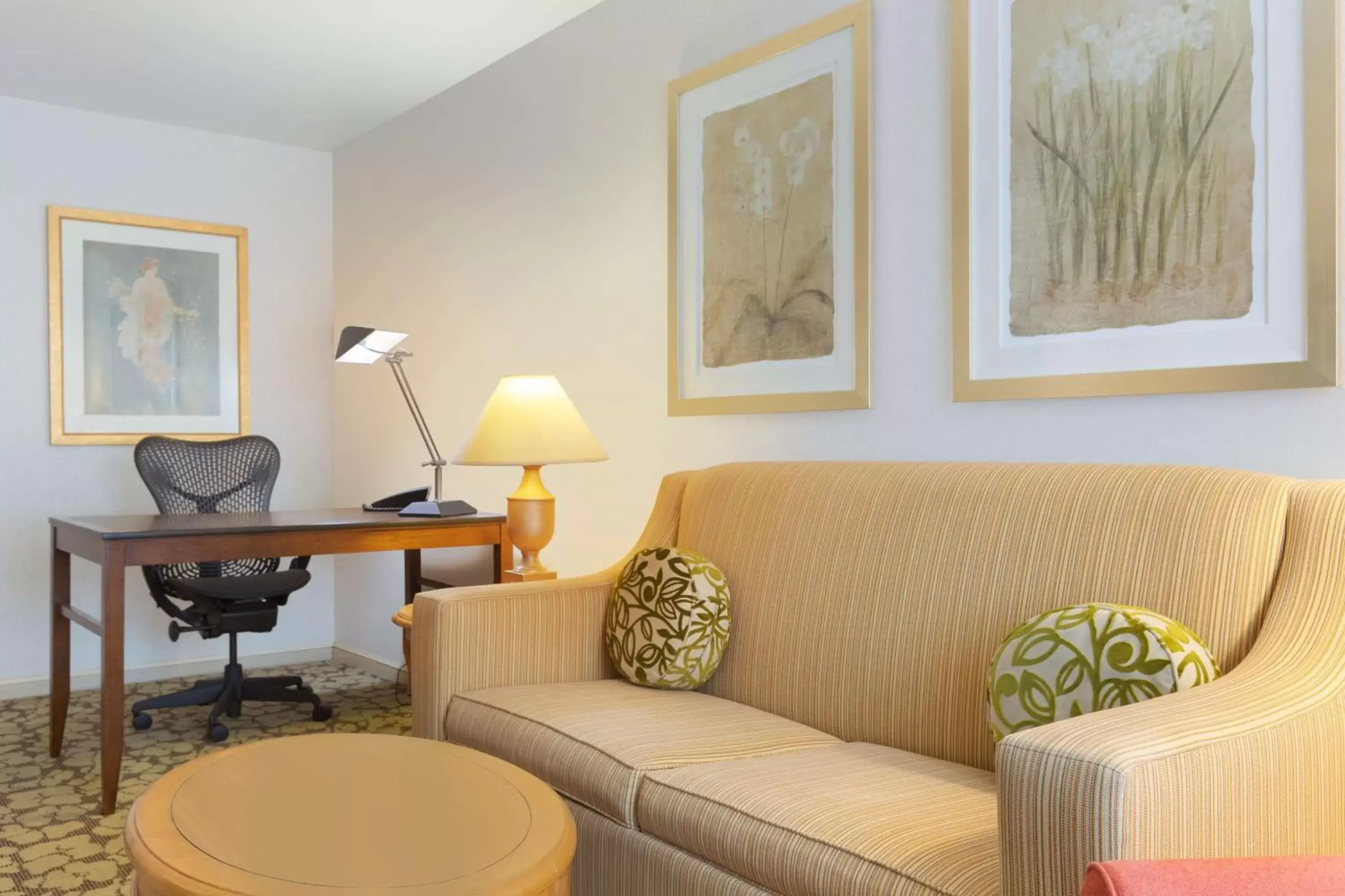 Bedroom, Seating Area in Hilton Garden Inn LAX - El Segundo
