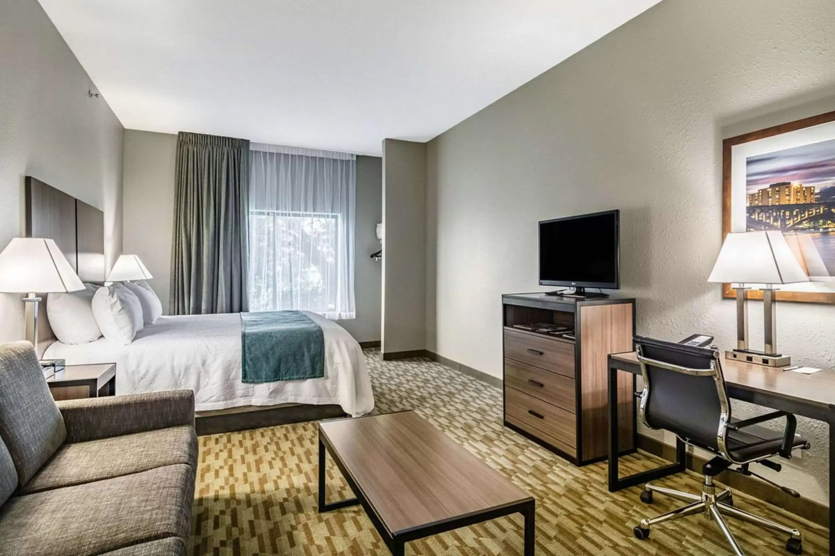 TV and multimedia, TV/Entertainment Center in Riverview Inn & Suites, Ascend Hotel Collection