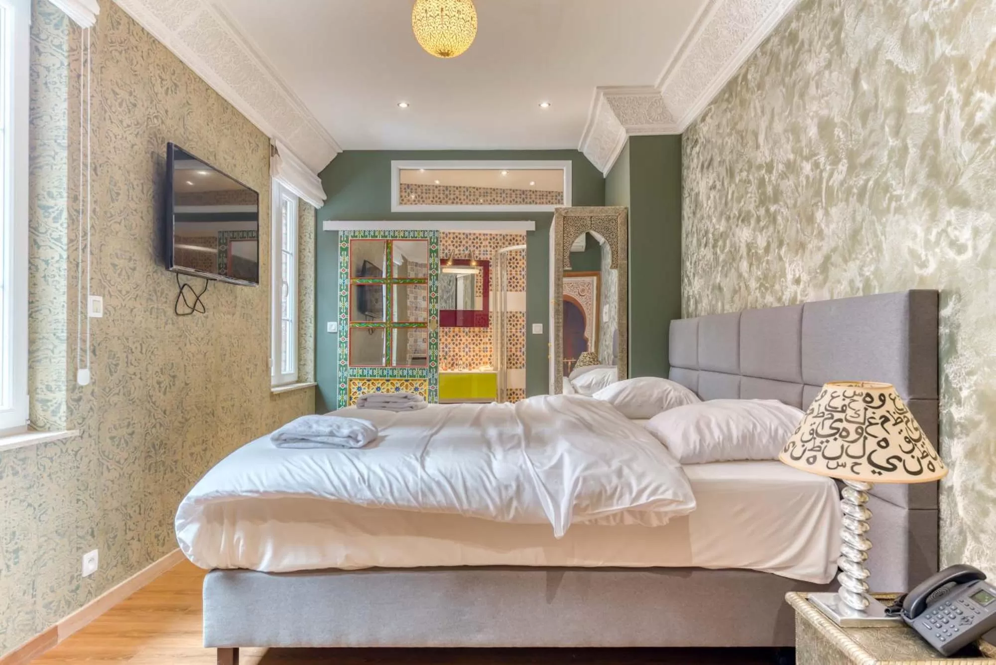 Photo of the whole room, Bed in Ryad Mogador Liège