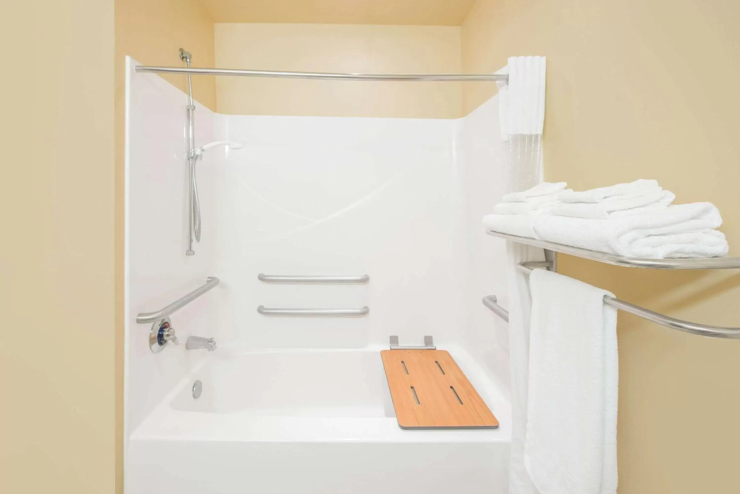 Bathroom in Microtel Inn & Suites Quincy by Wyndham