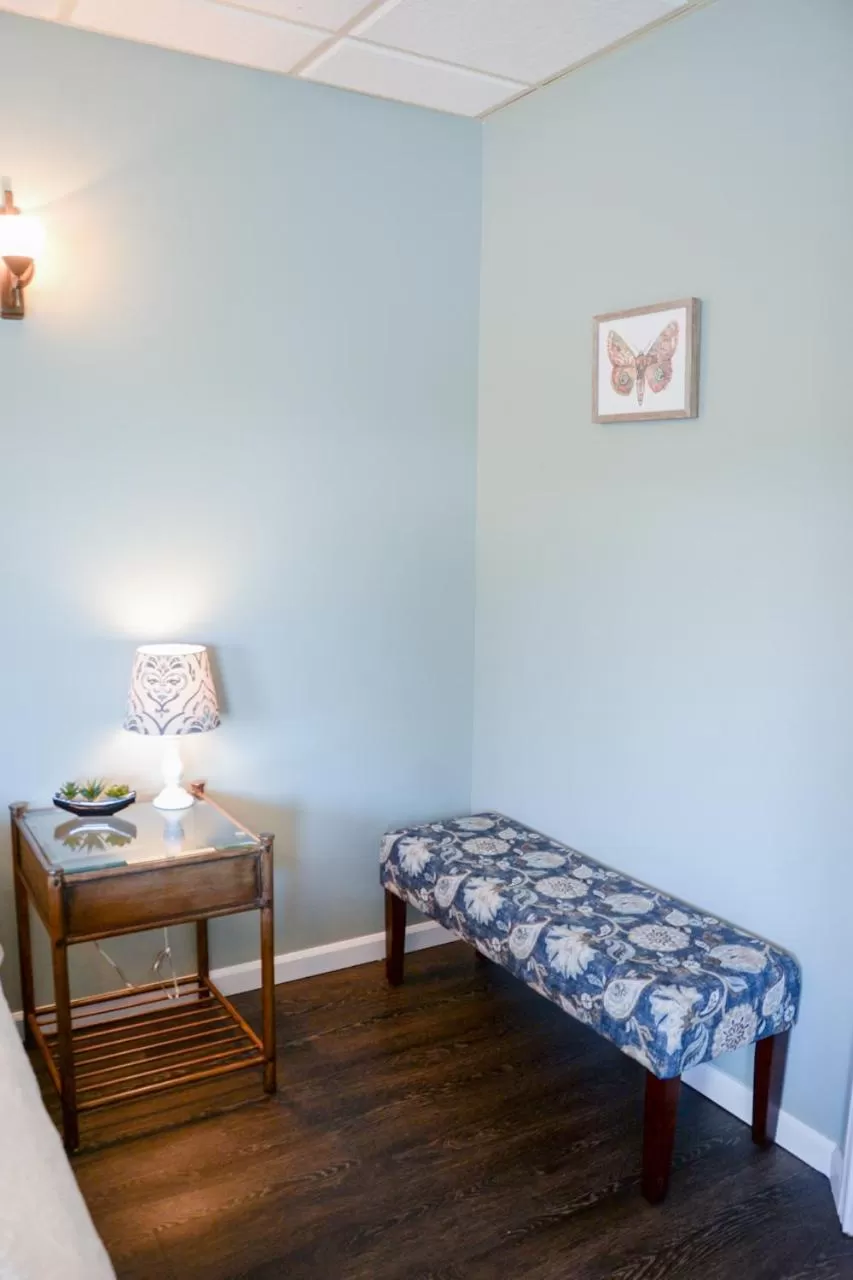 Seating area in Trailhead Lodging