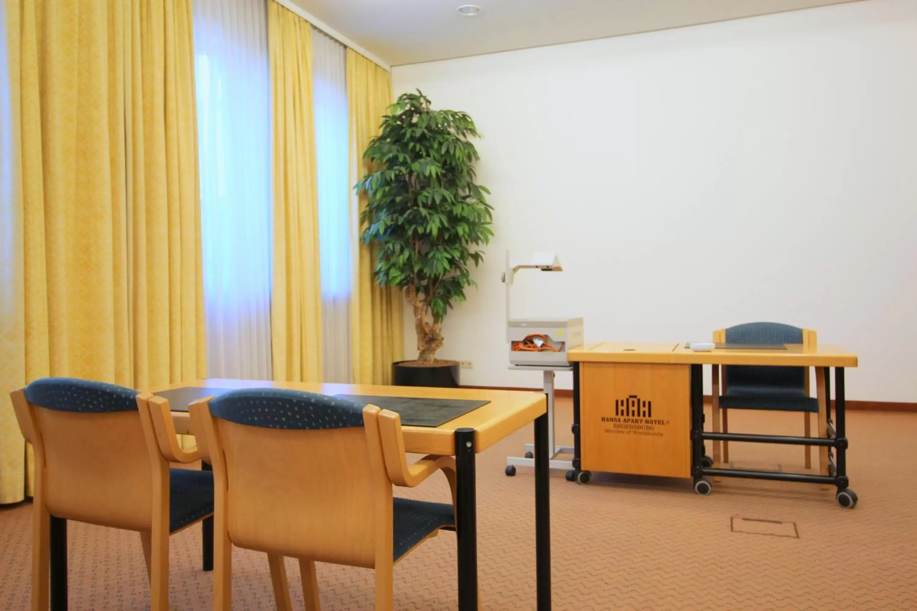 Meeting/conference room, Dining Area in Hansa Apart-Hotel Regensburg