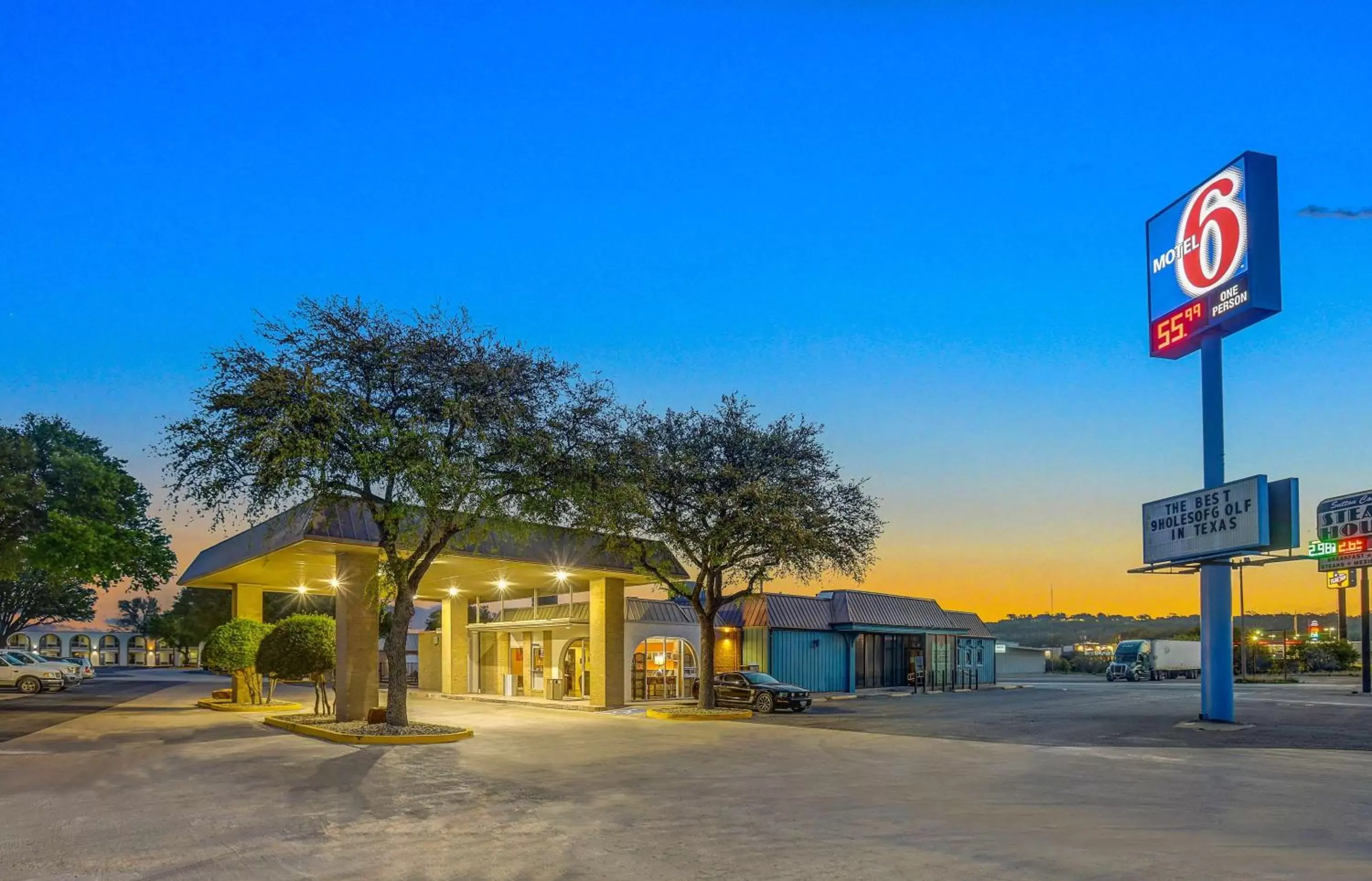 Property Building in Motel 6-Sonora, TX