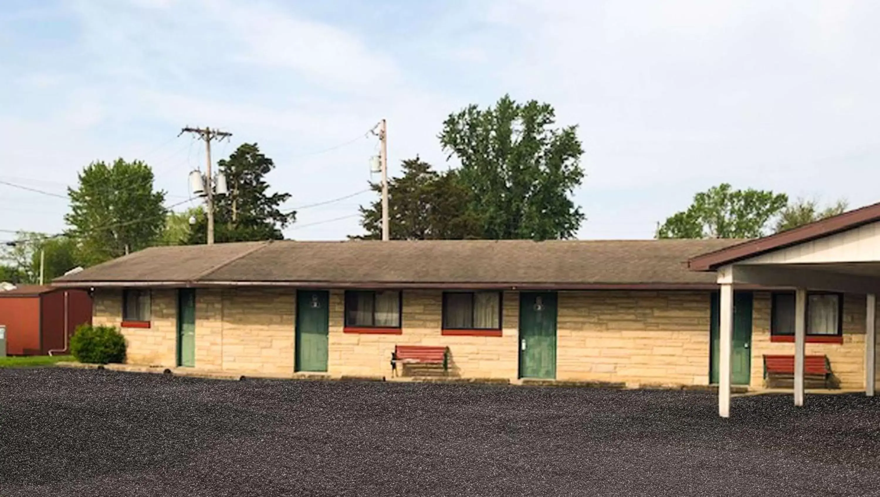 Property Building in Motel Forrest Rockville