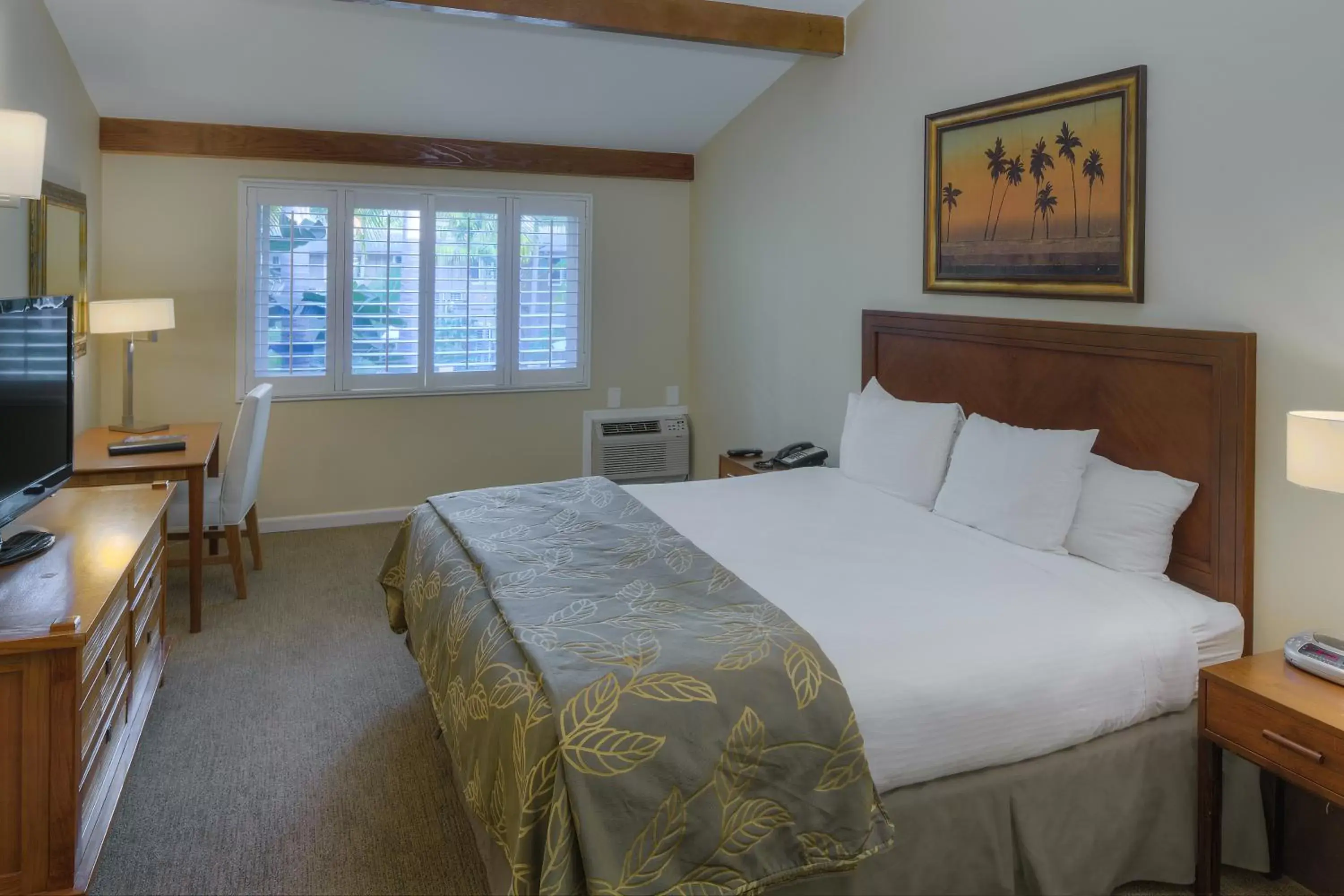 Standard Room, 1 King Bed, Marina View in The Dana on Mission Bay