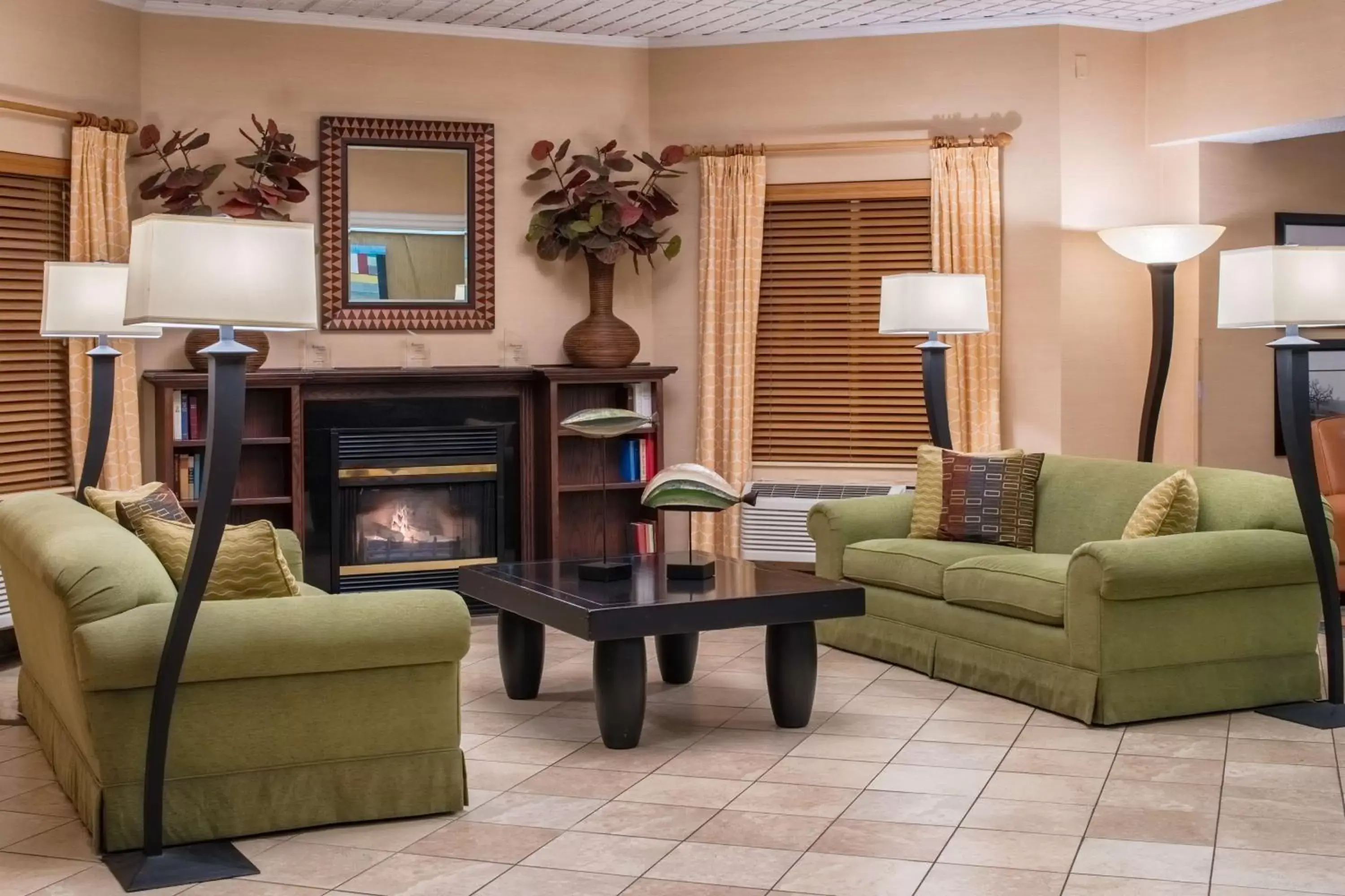 Lobby or reception, Seating Area in DoubleTree by Hilton North Salem