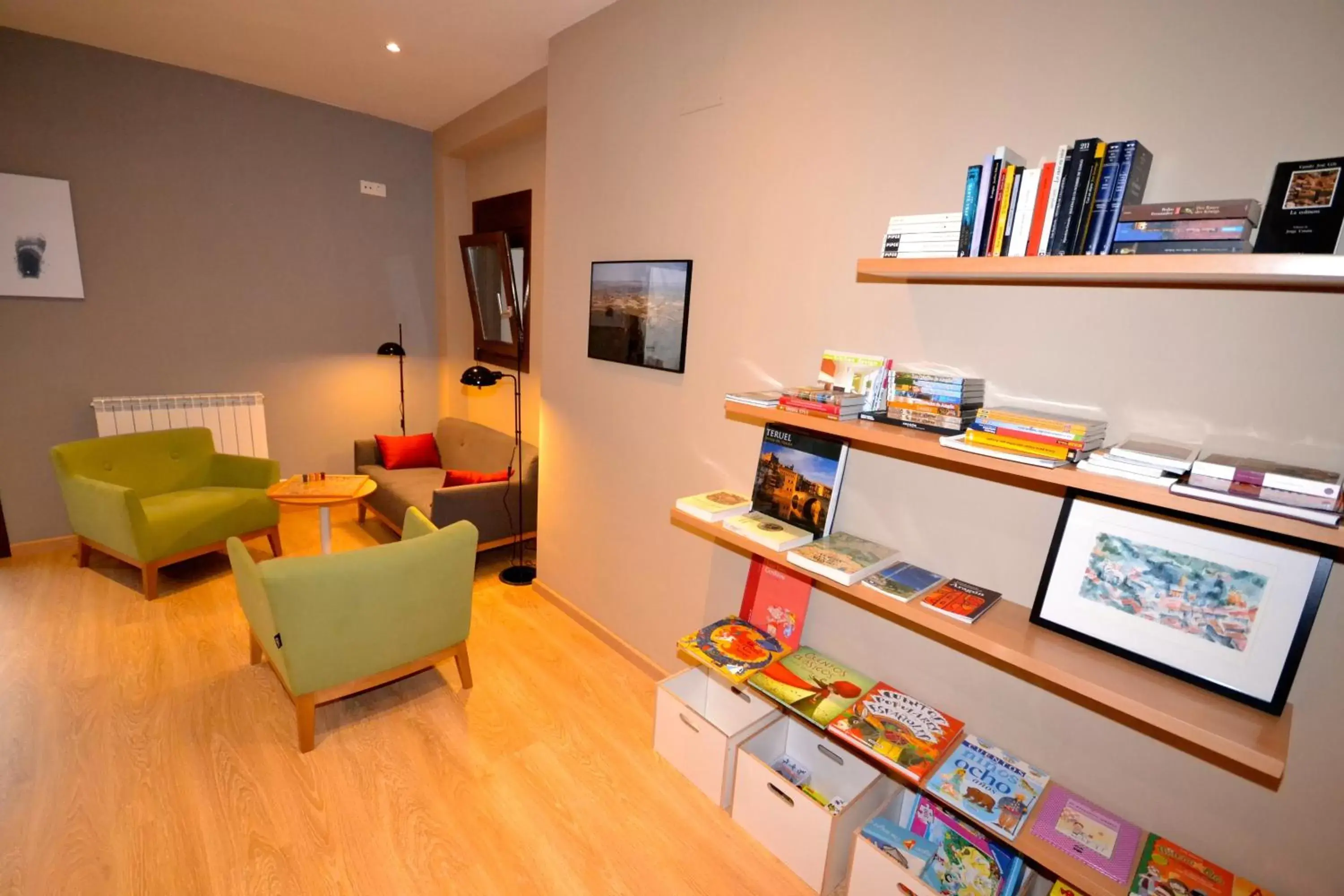 Library in La Casa de las Aldeas