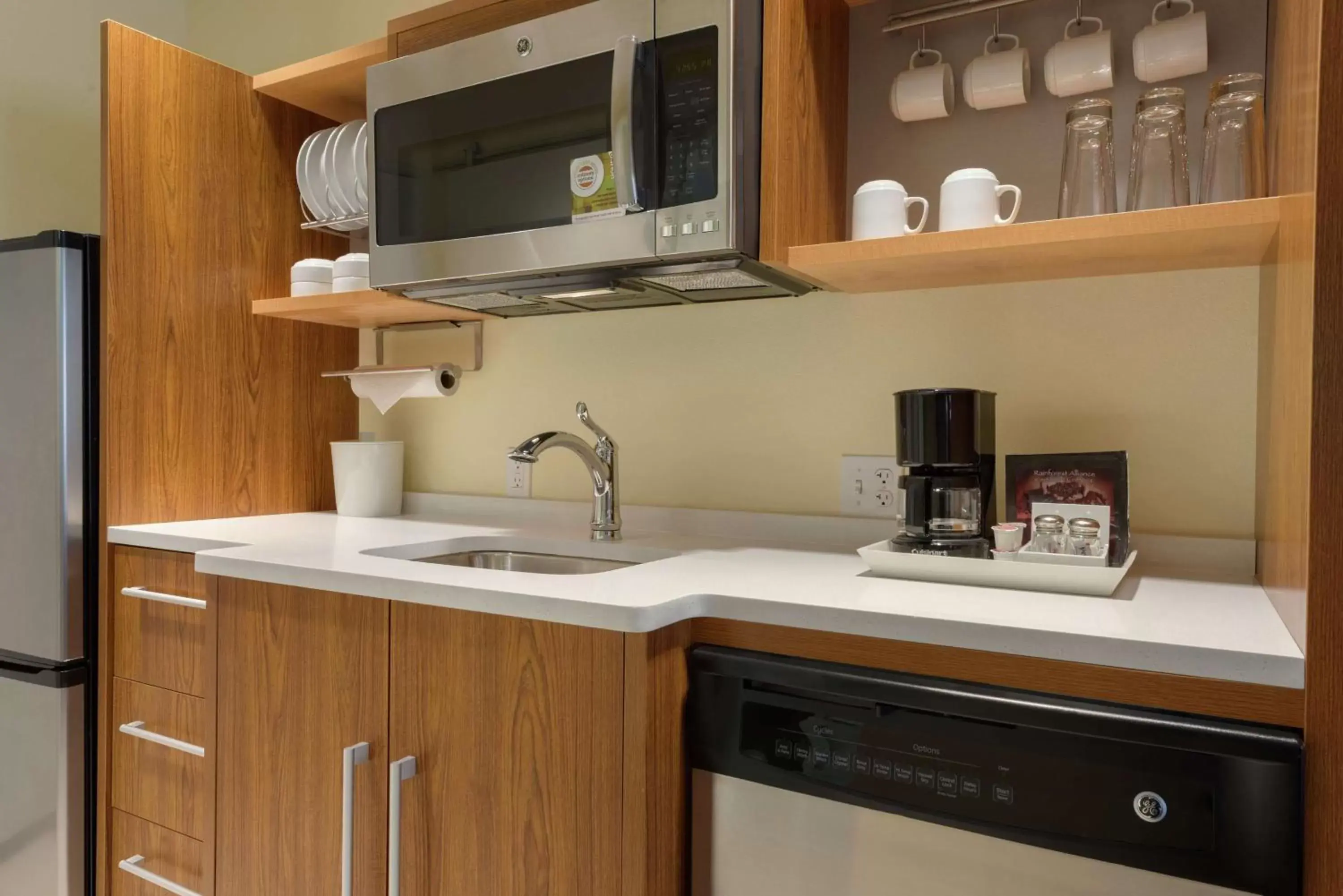 Kitchen or kitchenette, Kitchen/Kitchenette in Home2 Suites by Hilton Alexandria