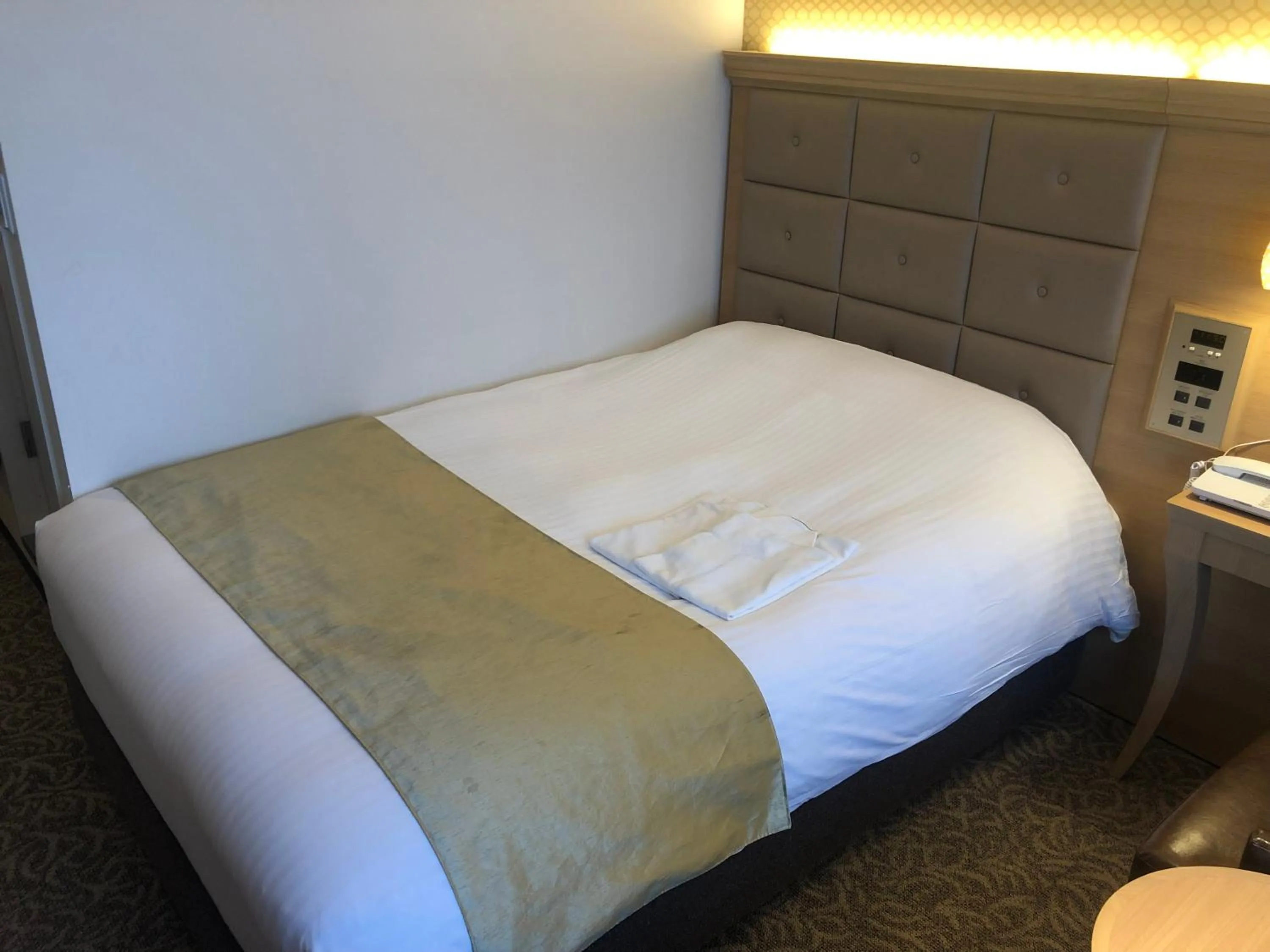 Photo of the whole room, Bed in Kobe Luminous Hotel Sannomiya
