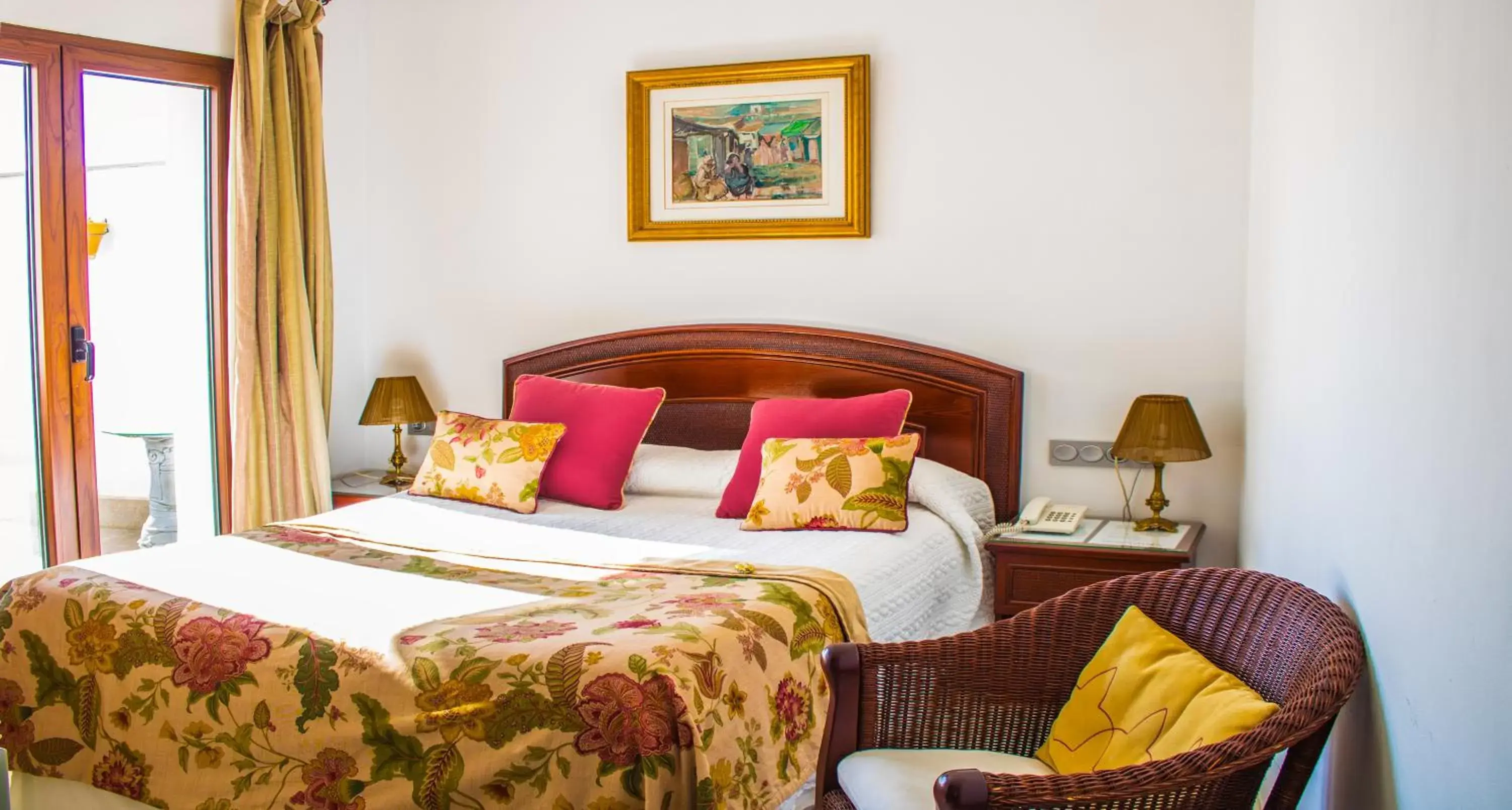Bed in Hotel Mirador Arabeluj