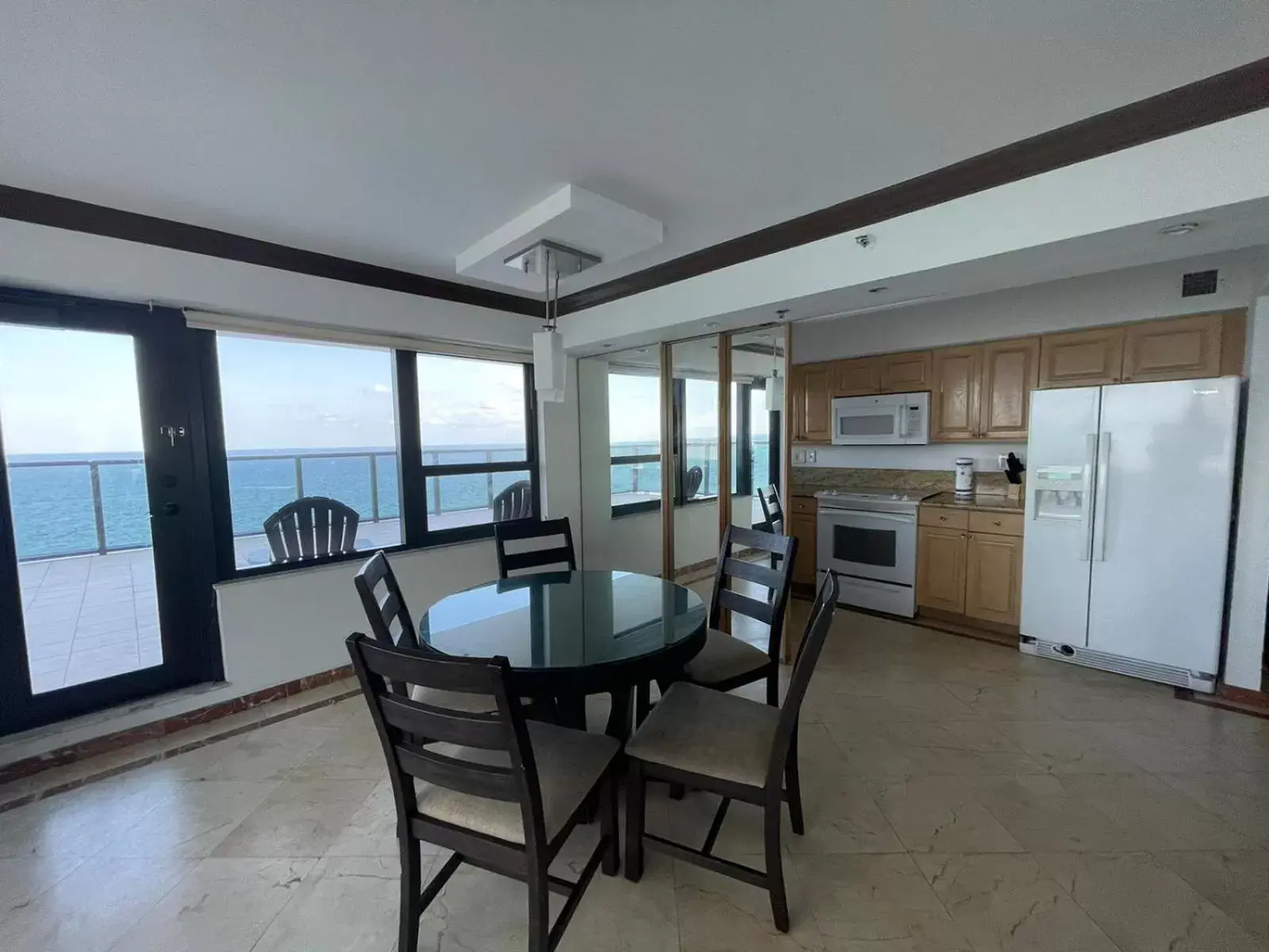 Dining Area in The Alexander Beach Residences