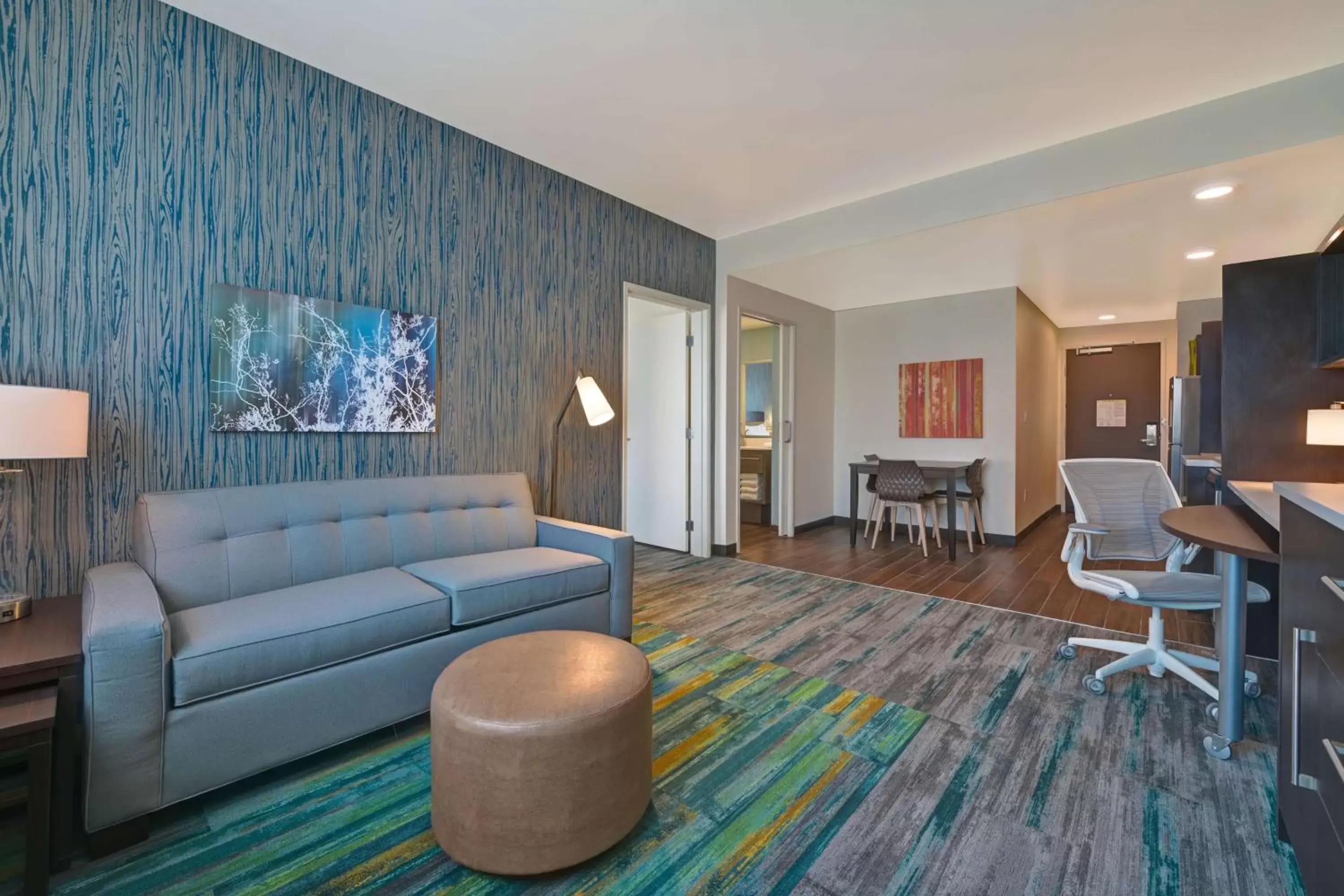 Living room, Seating Area in Home2 Suites By Hilton Atascadero, Ca