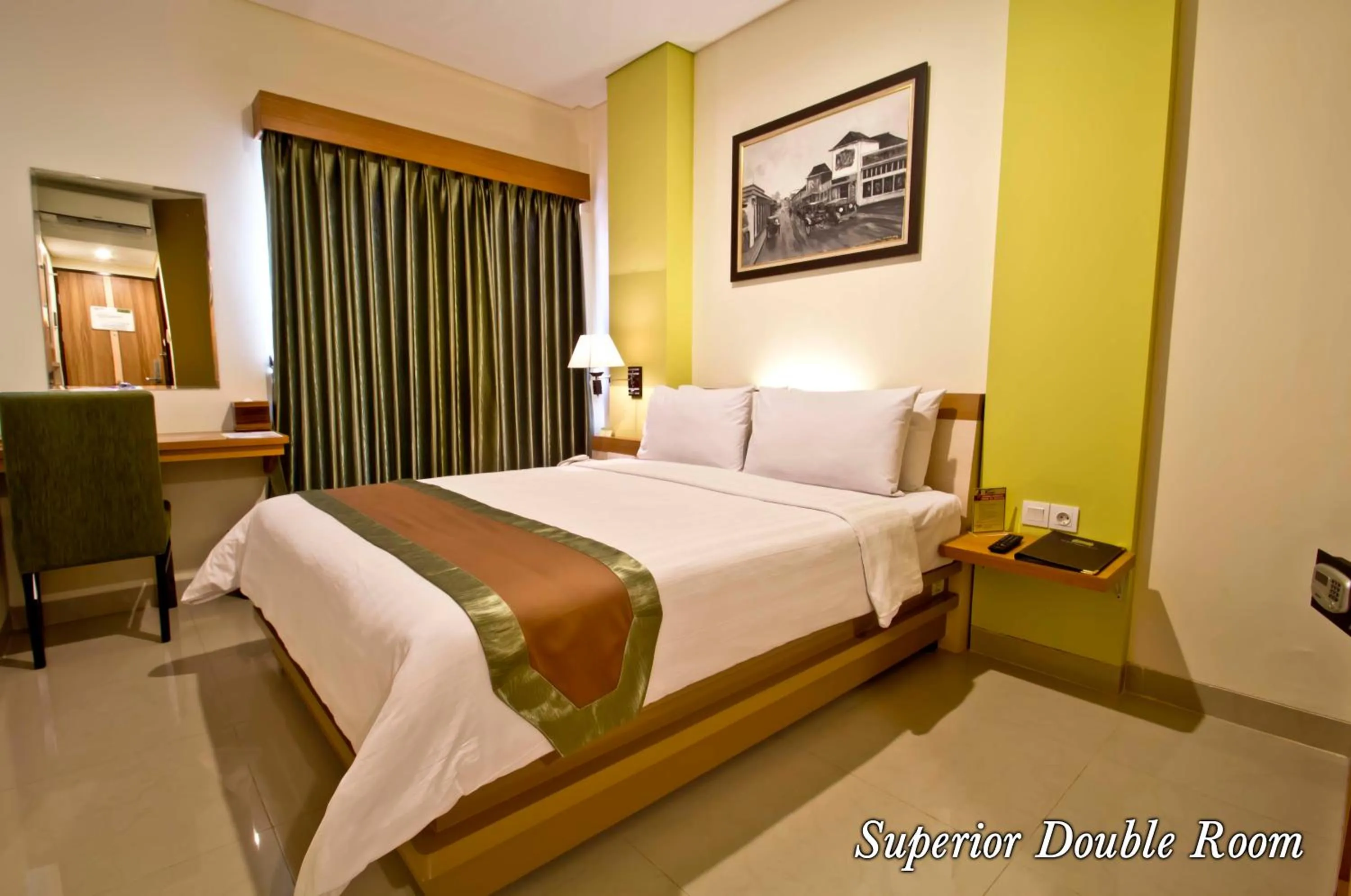 Photo of the whole room, Bed in De Batara Hotel