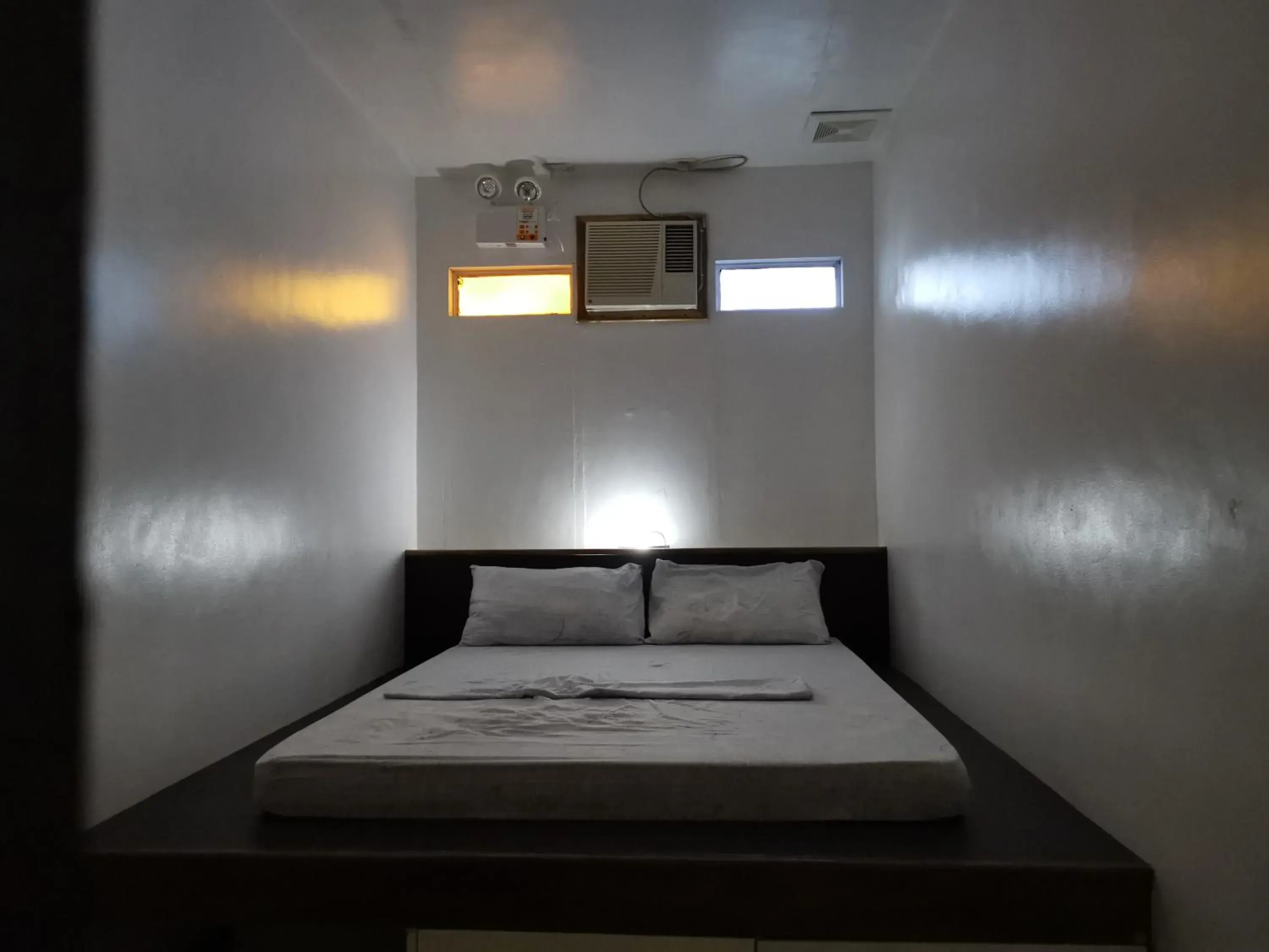 Photo of the whole room, Bed in El Nido One Hostel