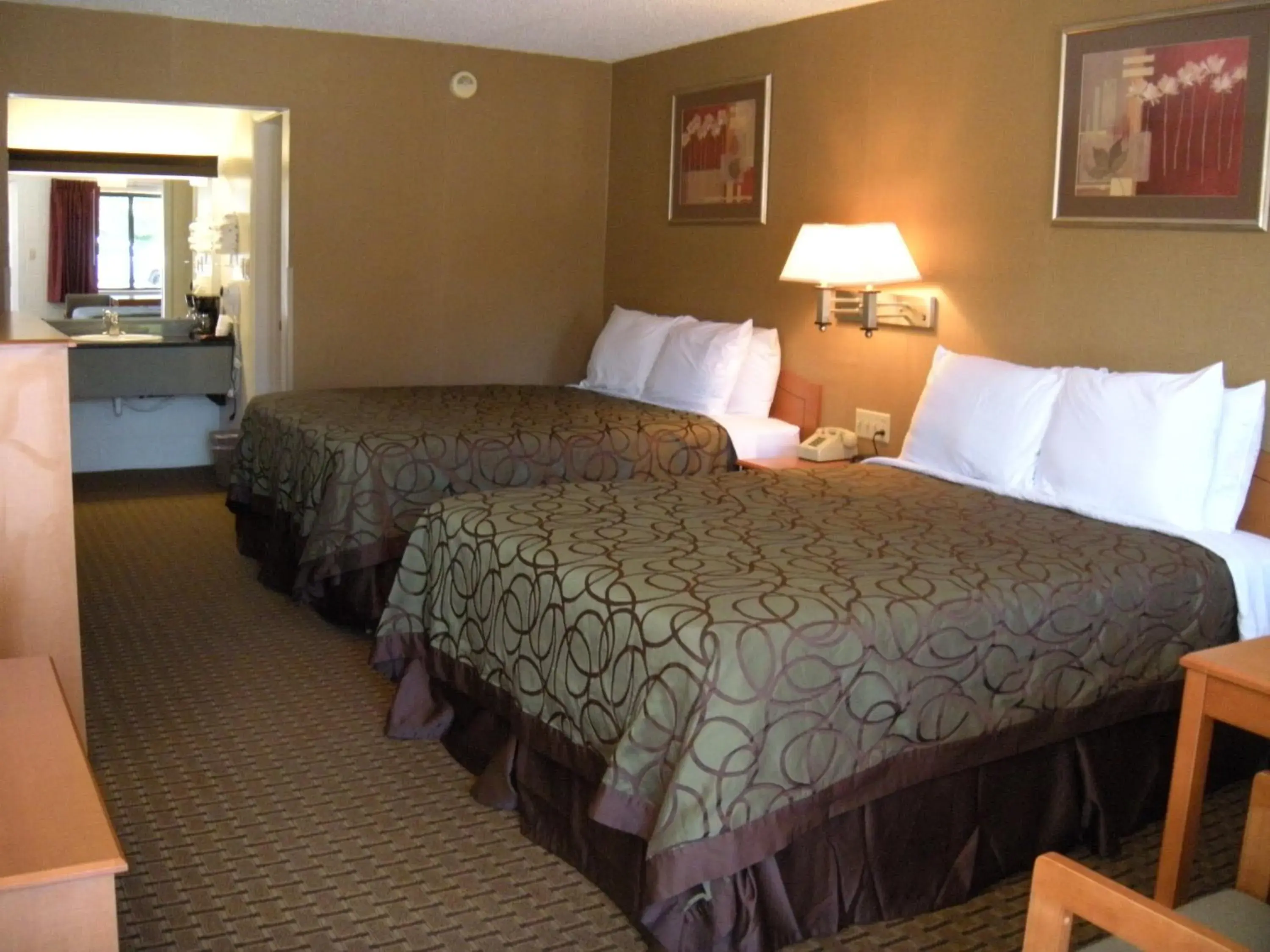 Photo of the whole room, Bed in Motel West