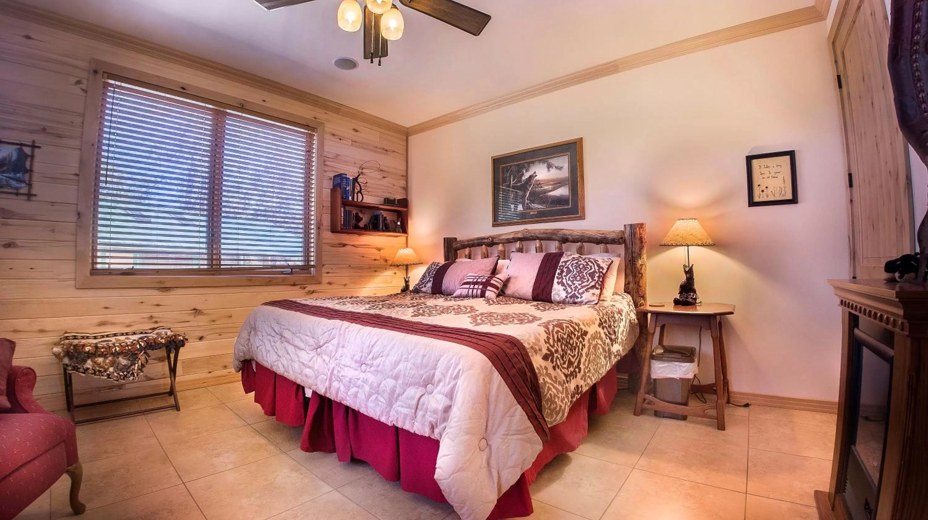 Photo of the whole room, Bed in Elktrace Bed and Breakfast