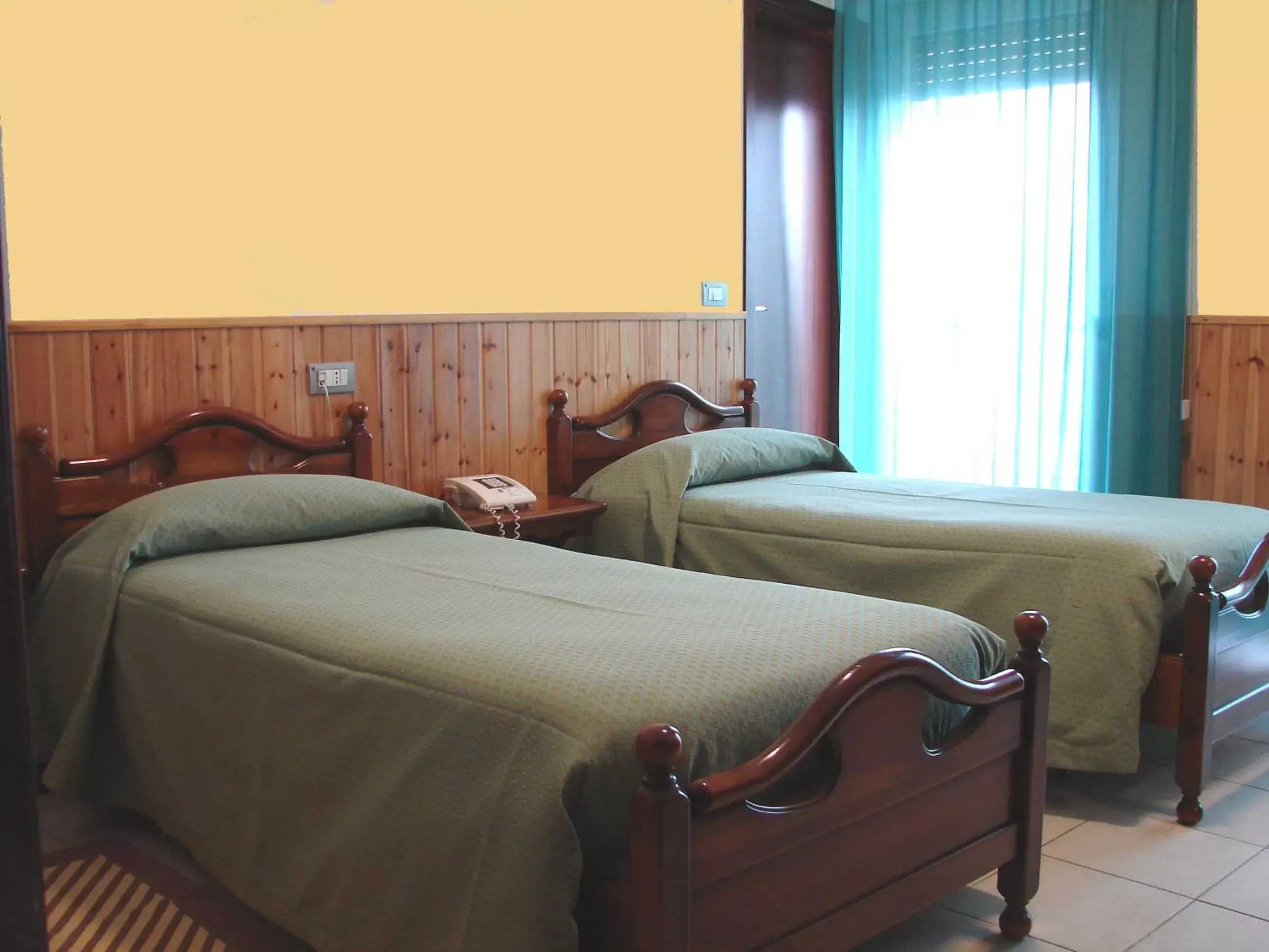 Bedroom, Bed in Tourist Hotel