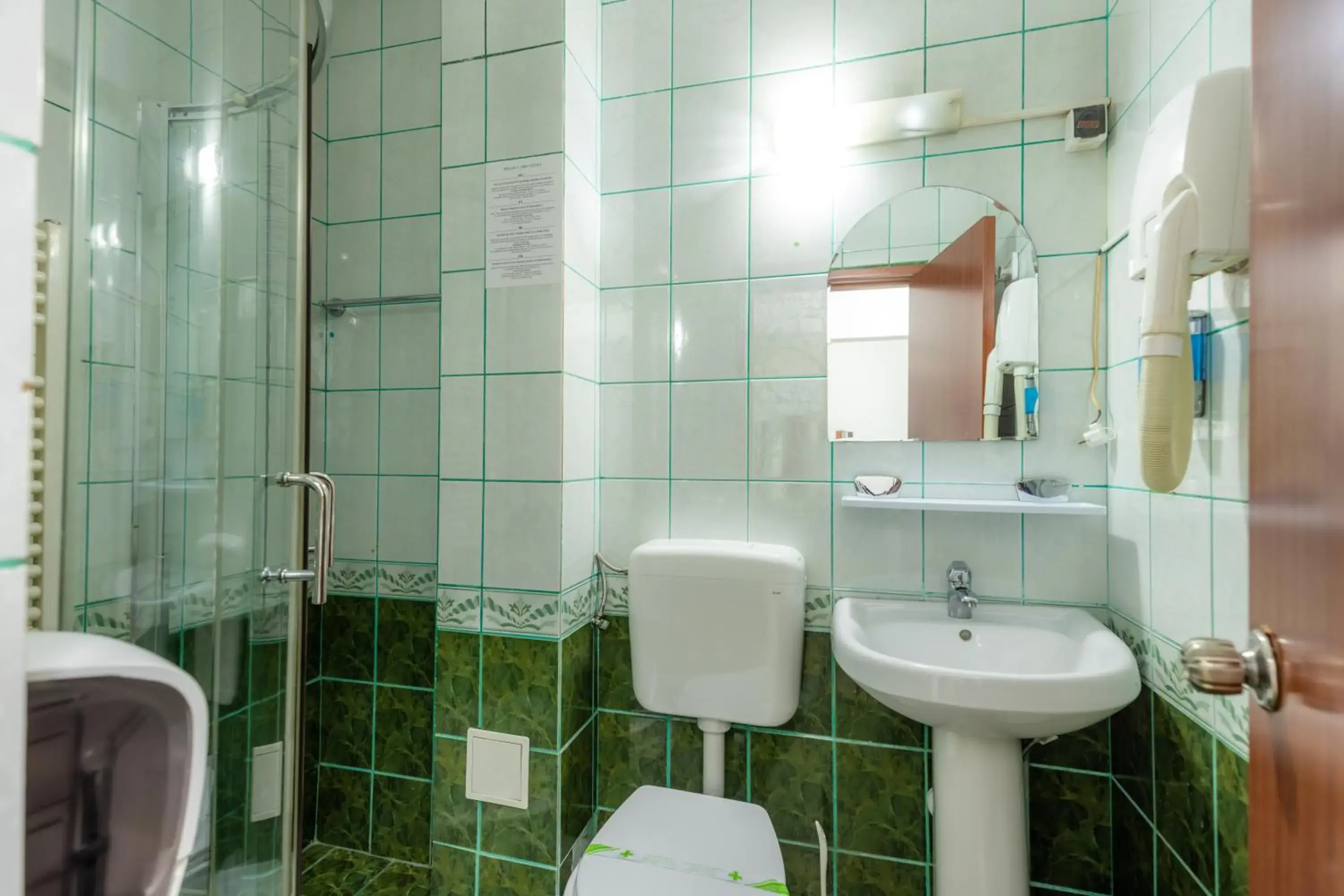 Bathroom in Hotel Sir Lujerului