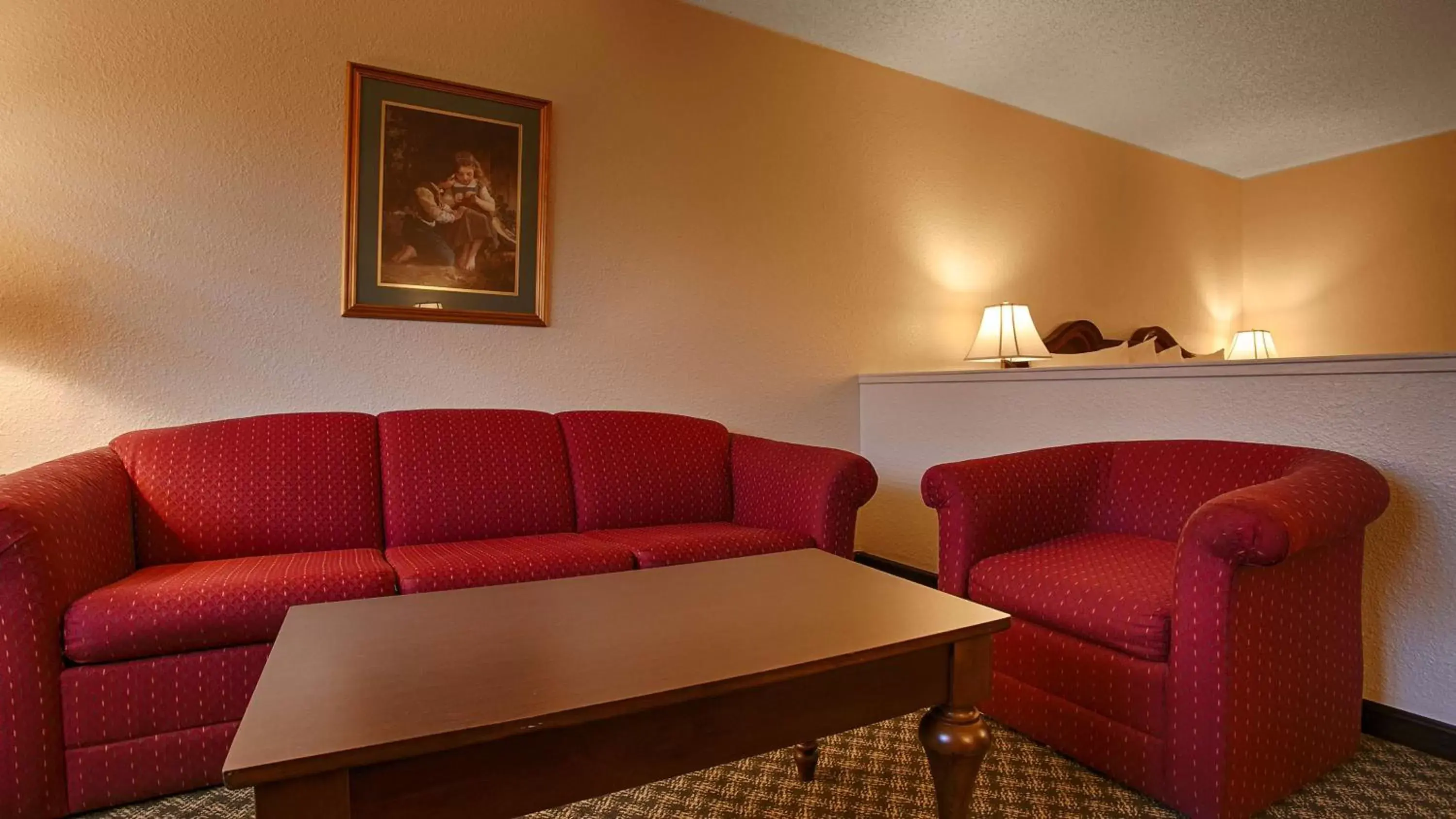 Photo of the whole room, Seating Area in SureStay Plus Hotel by Best Western Susanville