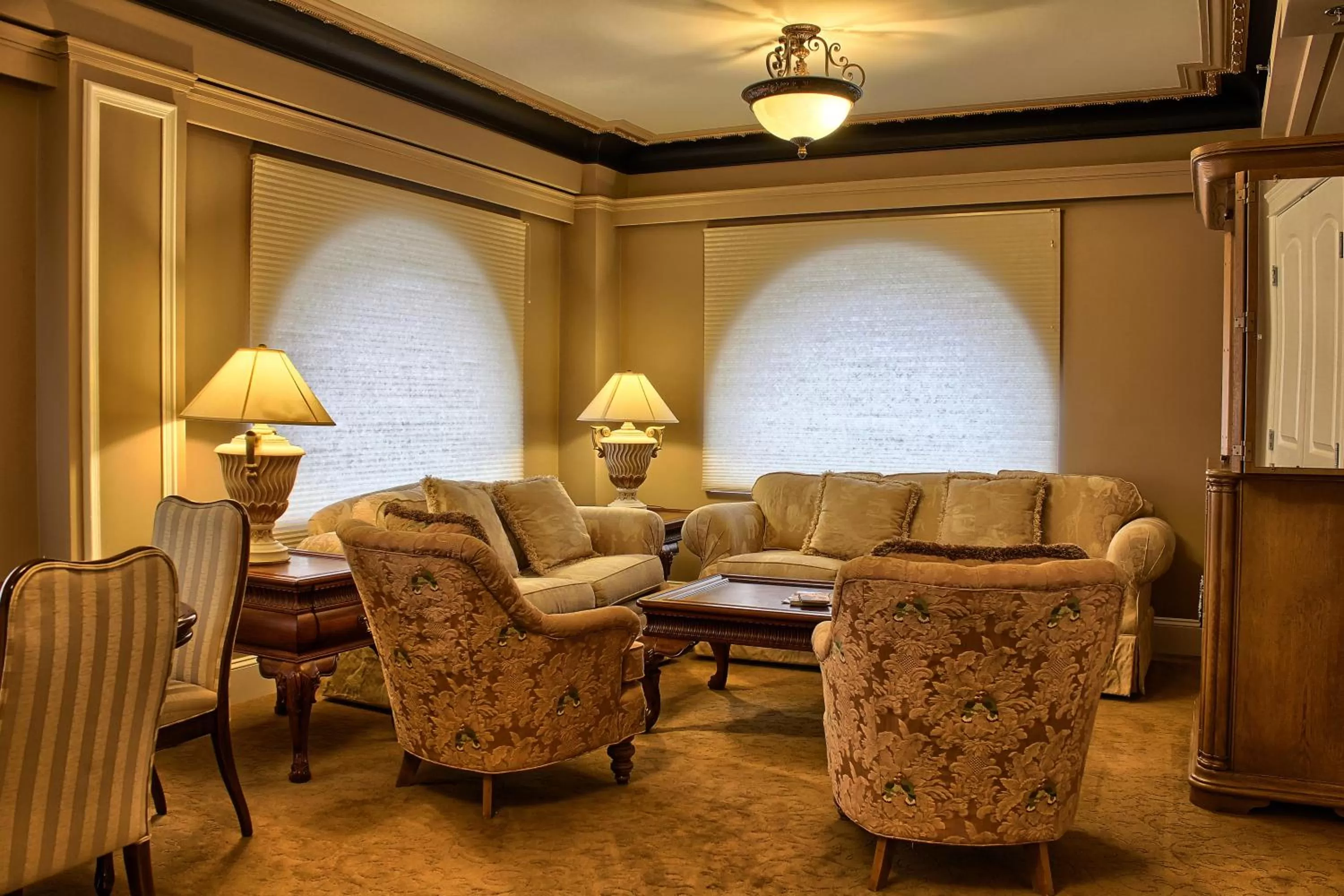 Seating area in Grant Hall Hotel