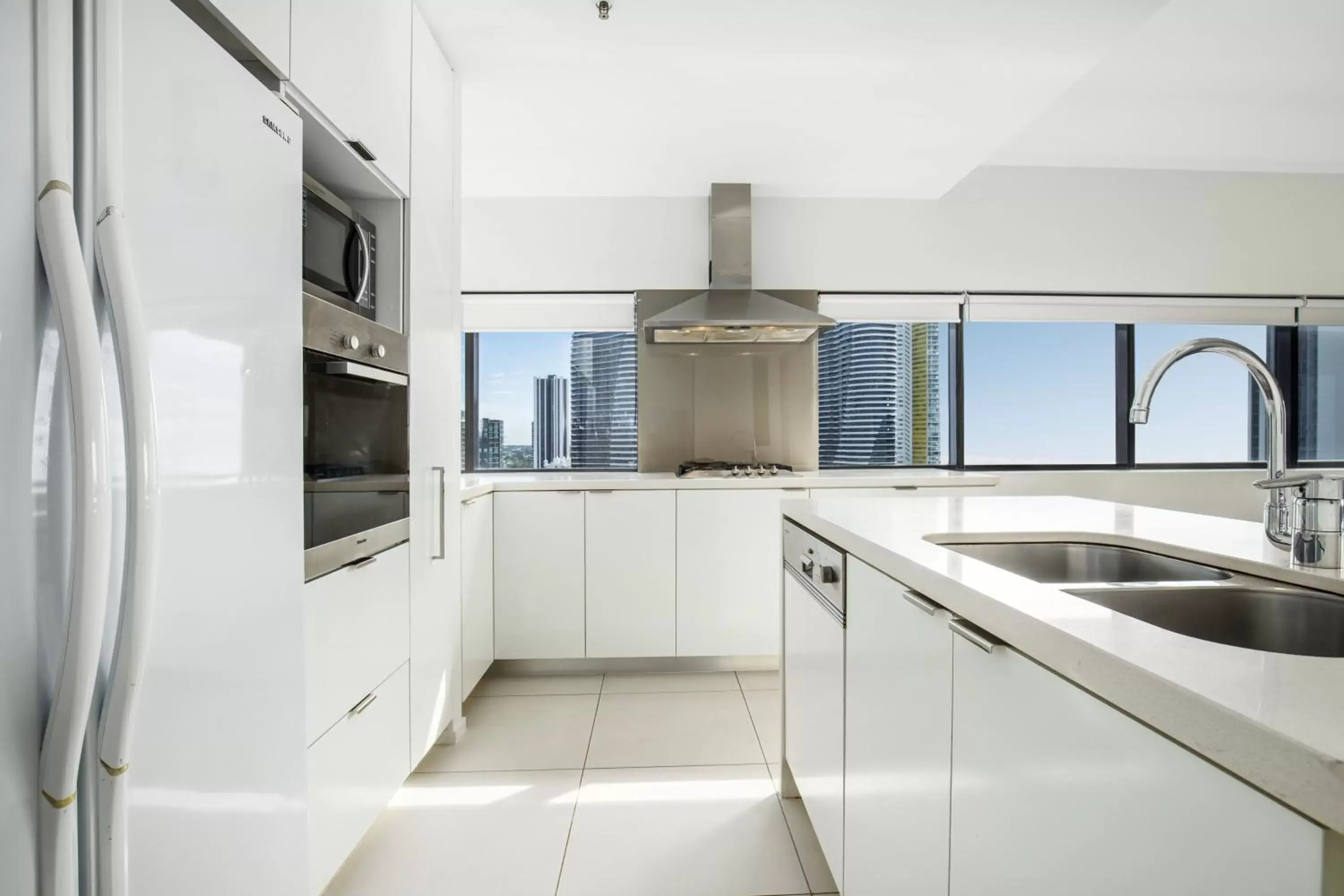 Kitchen or kitchenette, Kitchen/Kitchenette in Ultra Broadbeach