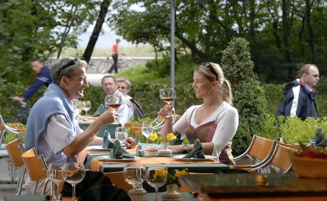 Restaurant/places to eat in Am Weststrand Apartmenthaus Waldeck