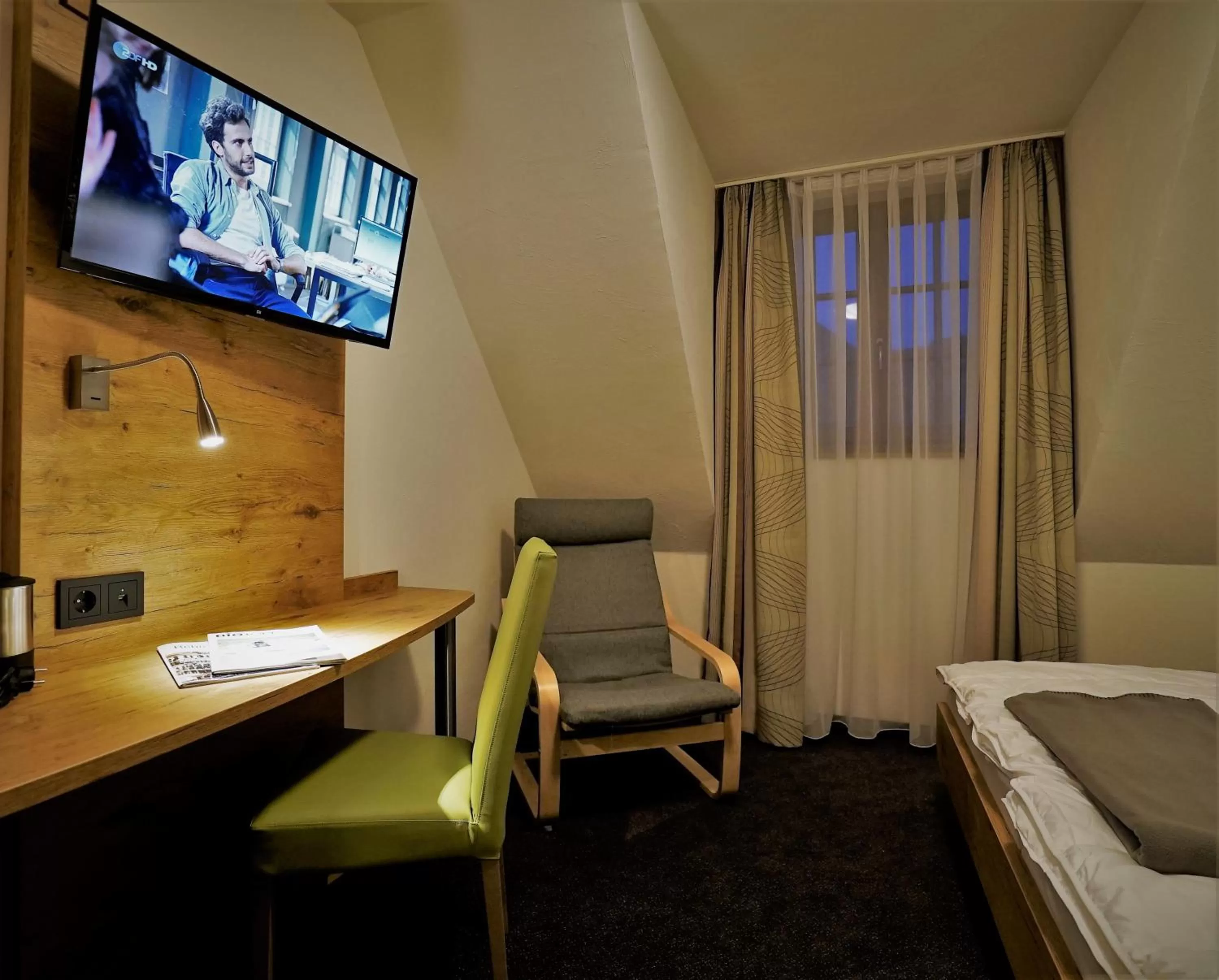 TV and multimedia, Bed in Kelterhotel Fröscher