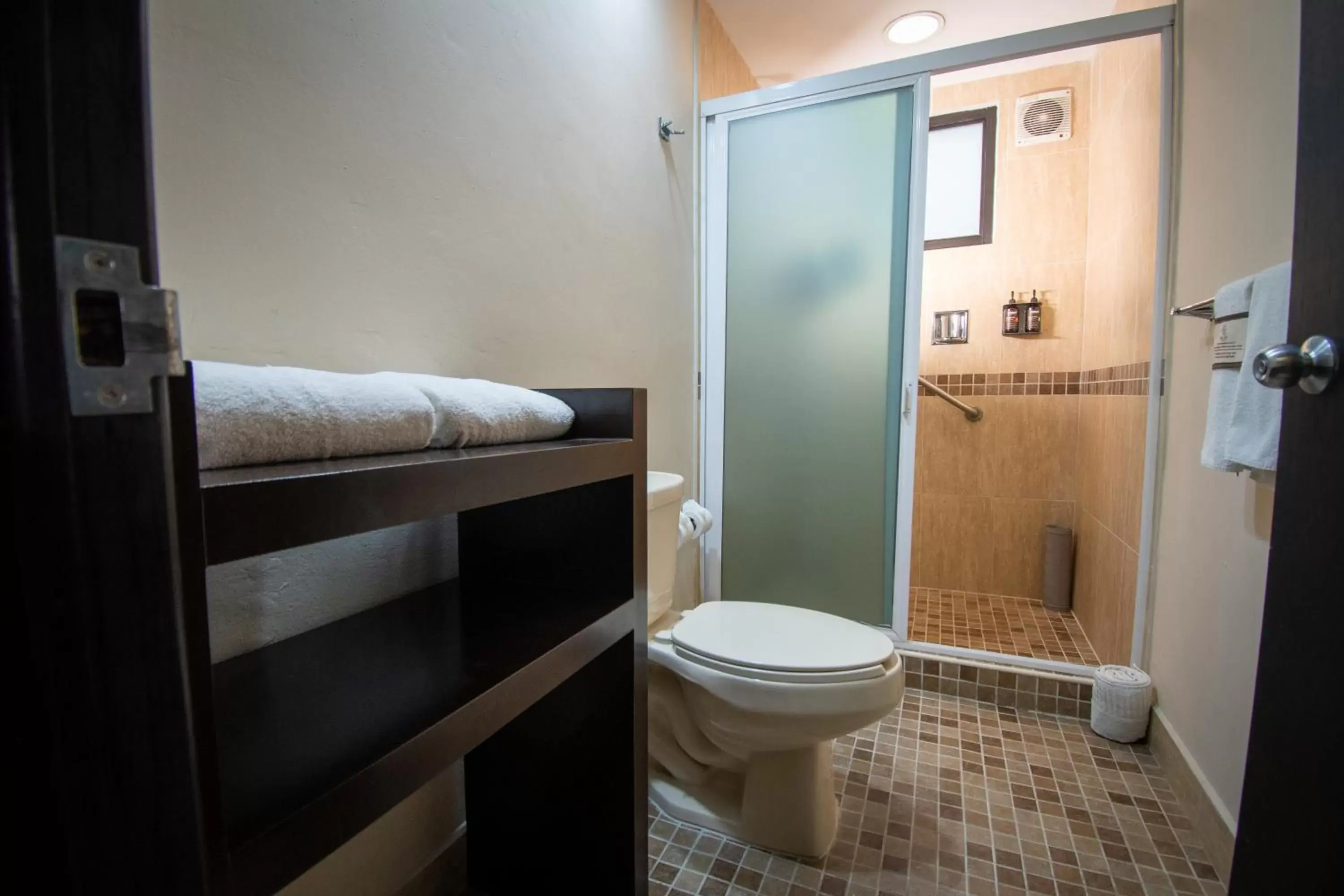 Bathroom in Eco City Hoteles