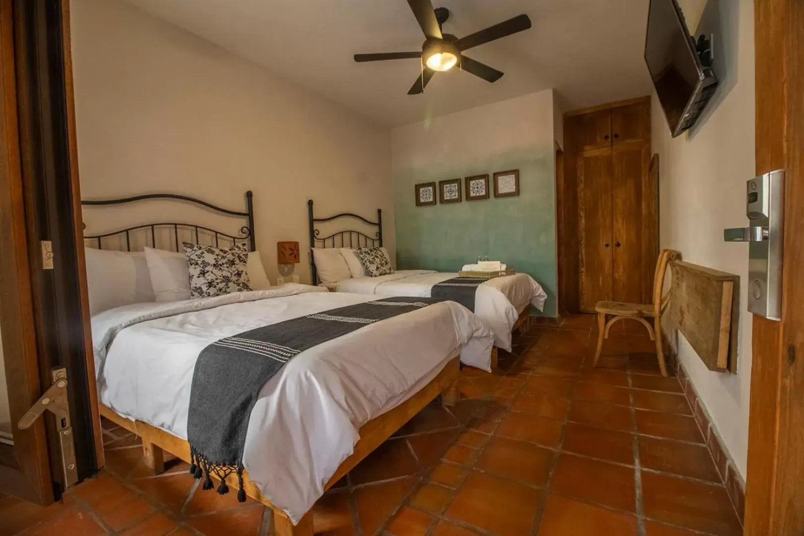 Photo of the whole room, Bed in Puerta San Pedro