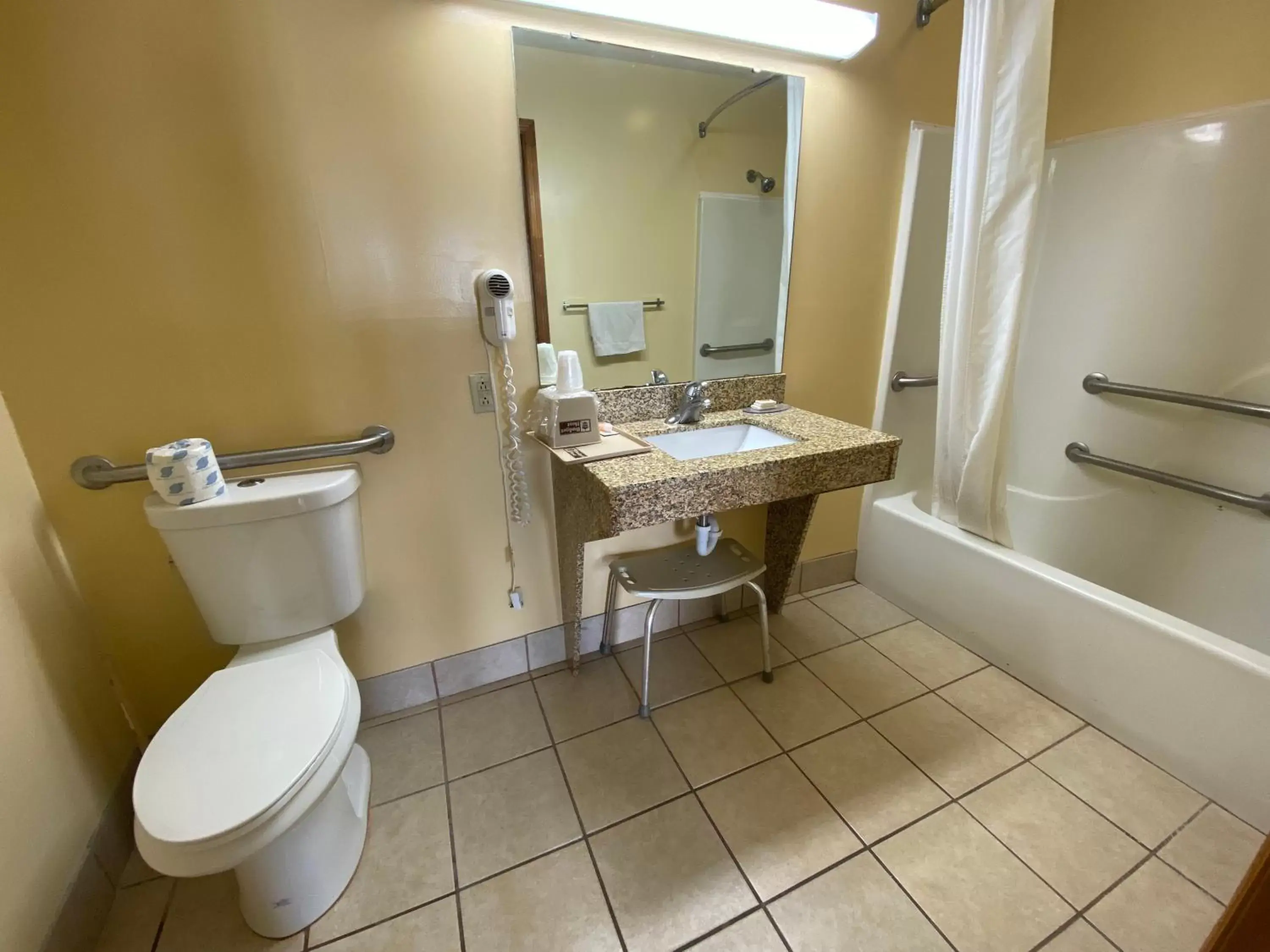 Bathroom in Budget Host Inn - Baxley