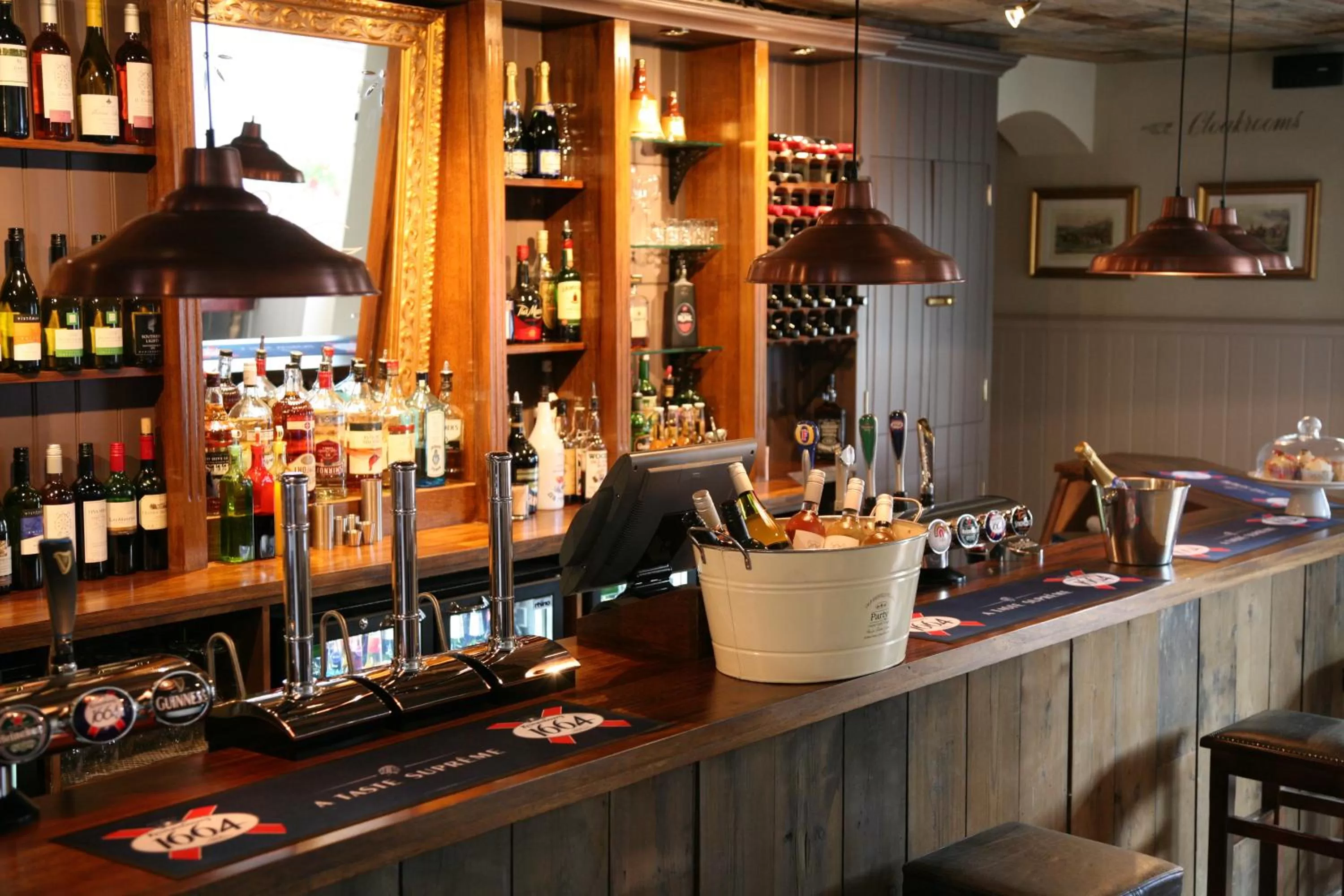 Lounge or bar in The Swan Hotel, Alresford