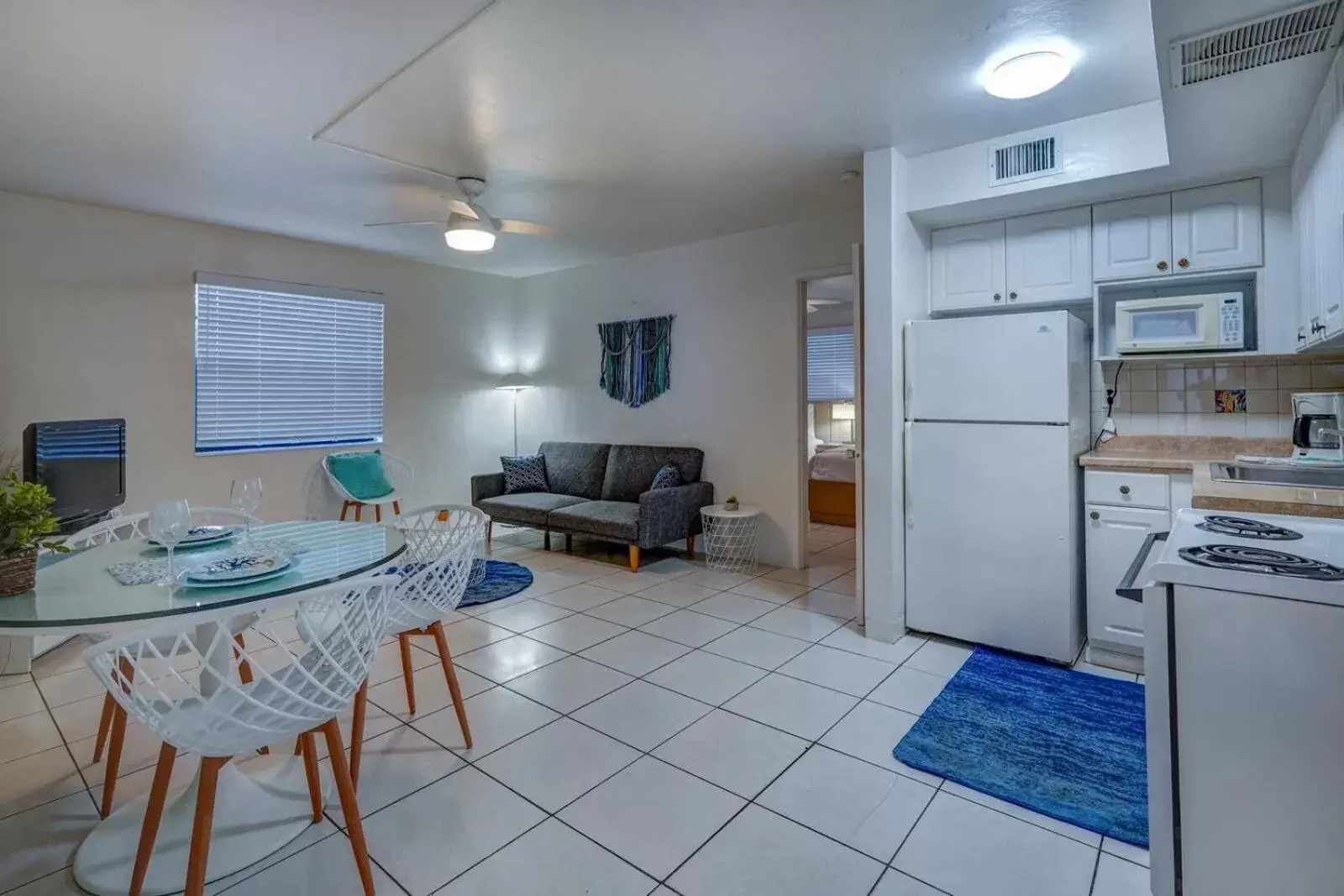 Kitchen or kitchenette, Dining Area in Sea Garden by the Sea