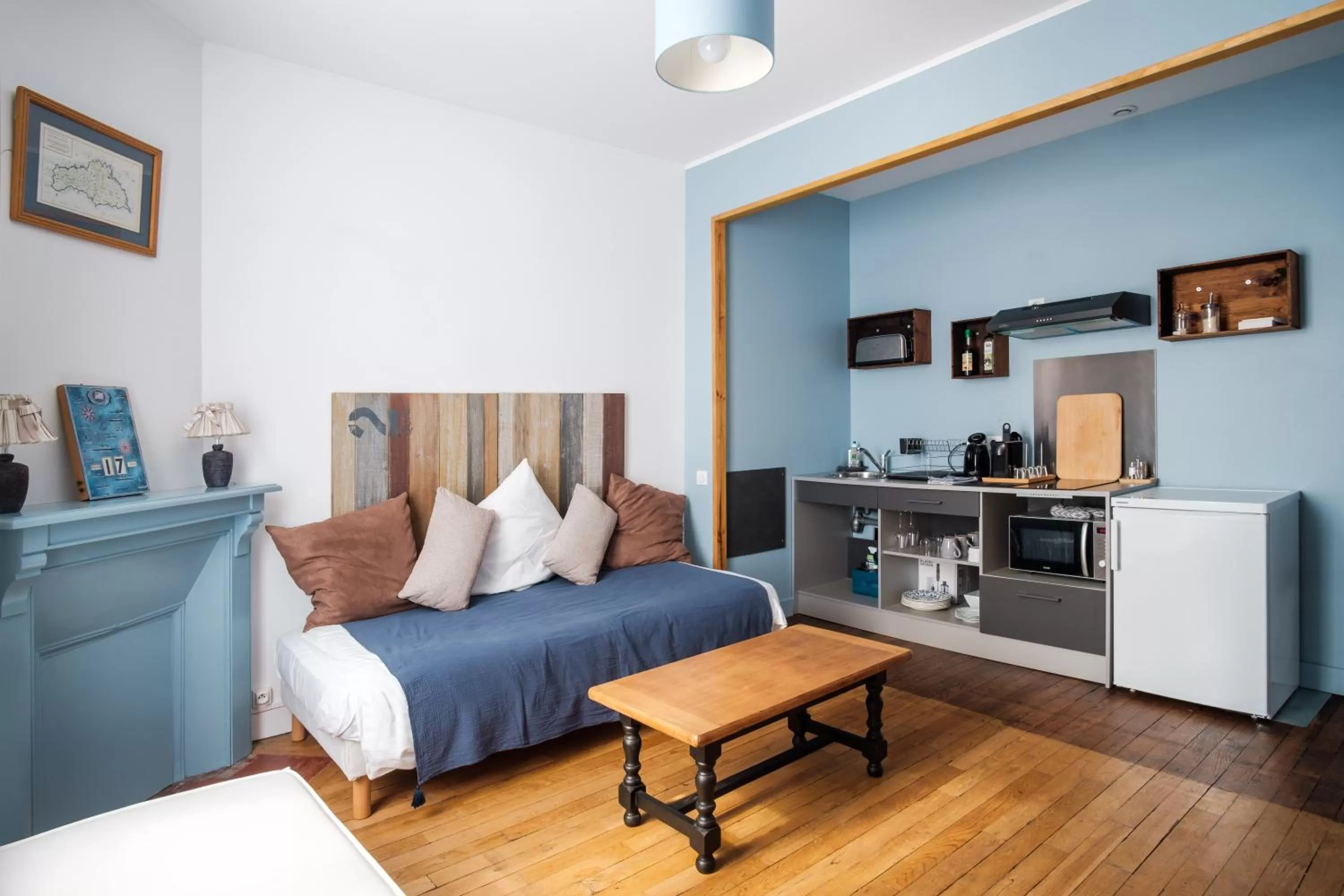 Kitchen or kitchenette, Seating Area in Dupain & Dubeurre Appart'Hôtel - Parking