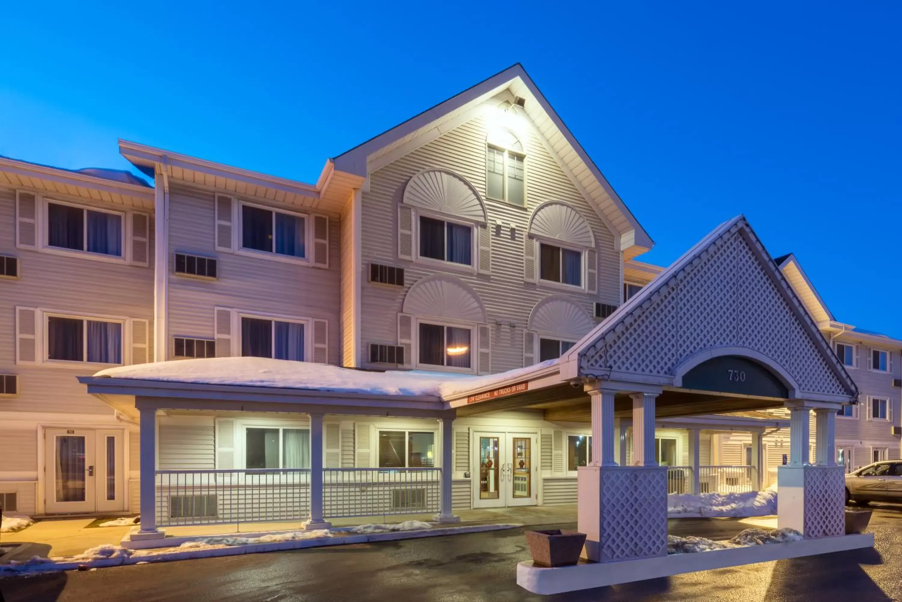 Facade/entrance, Property Building in Country Inn & Suites by Radisson, Winnipeg, MB