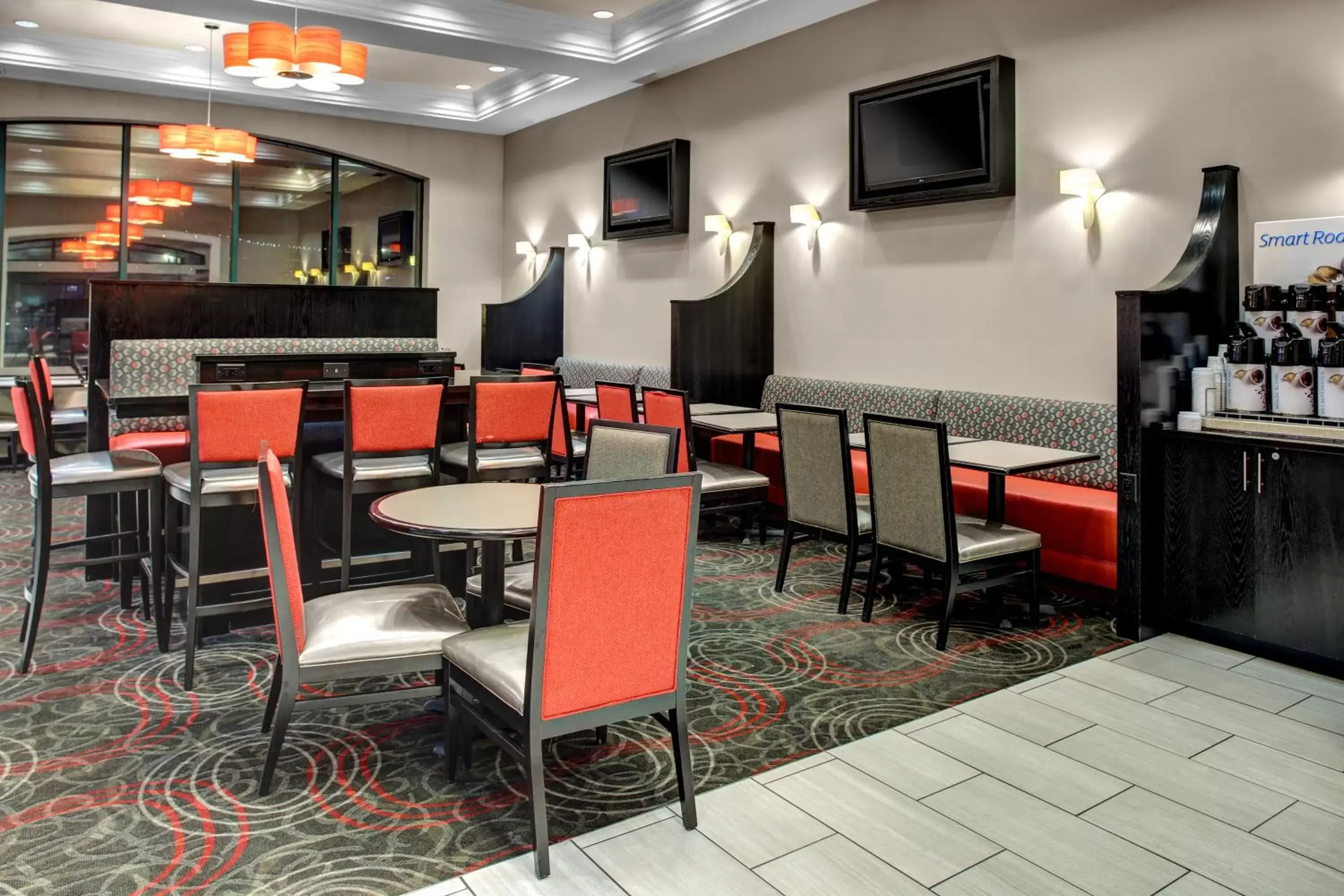 Breakfast, Restaurant/Places to Eat in Holiday Inn Express Hotel & Suites Pittsburgh-South Side, an IHG Hotel