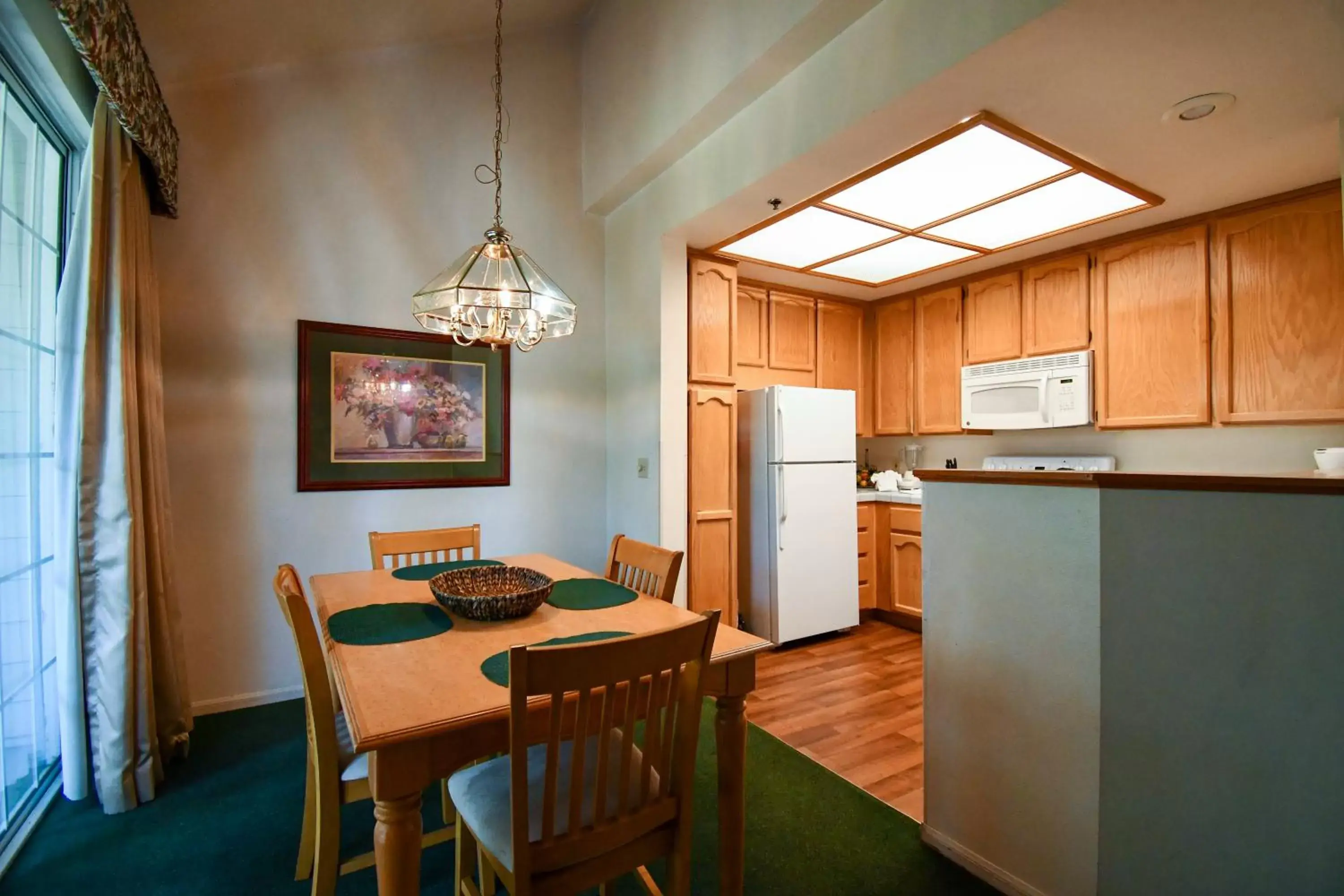 Dining area, Kitchen/Kitchenette in North Bay At Lake Arrowhead