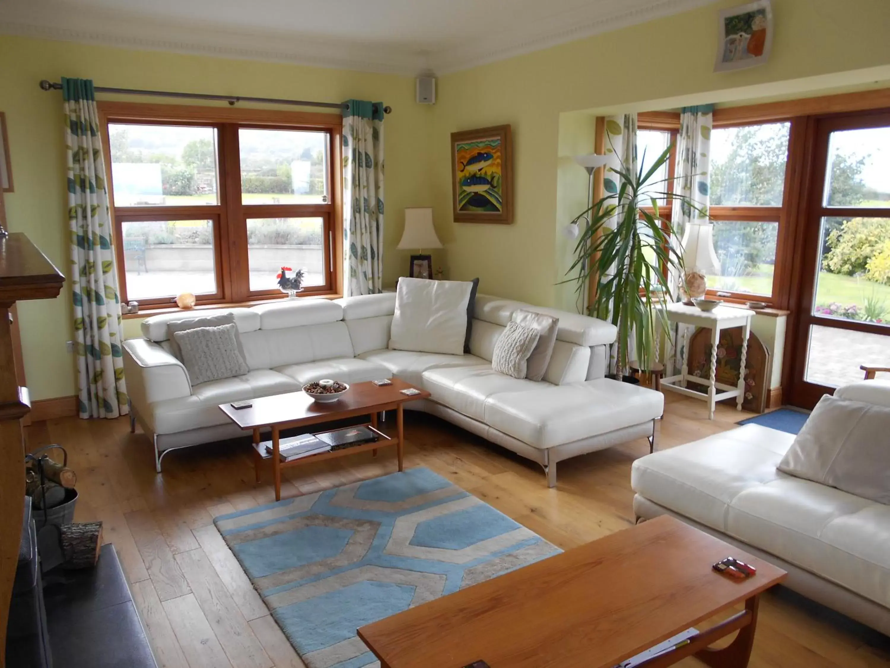 Communal lounge/ TV room, Seating Area in BallyCairn House