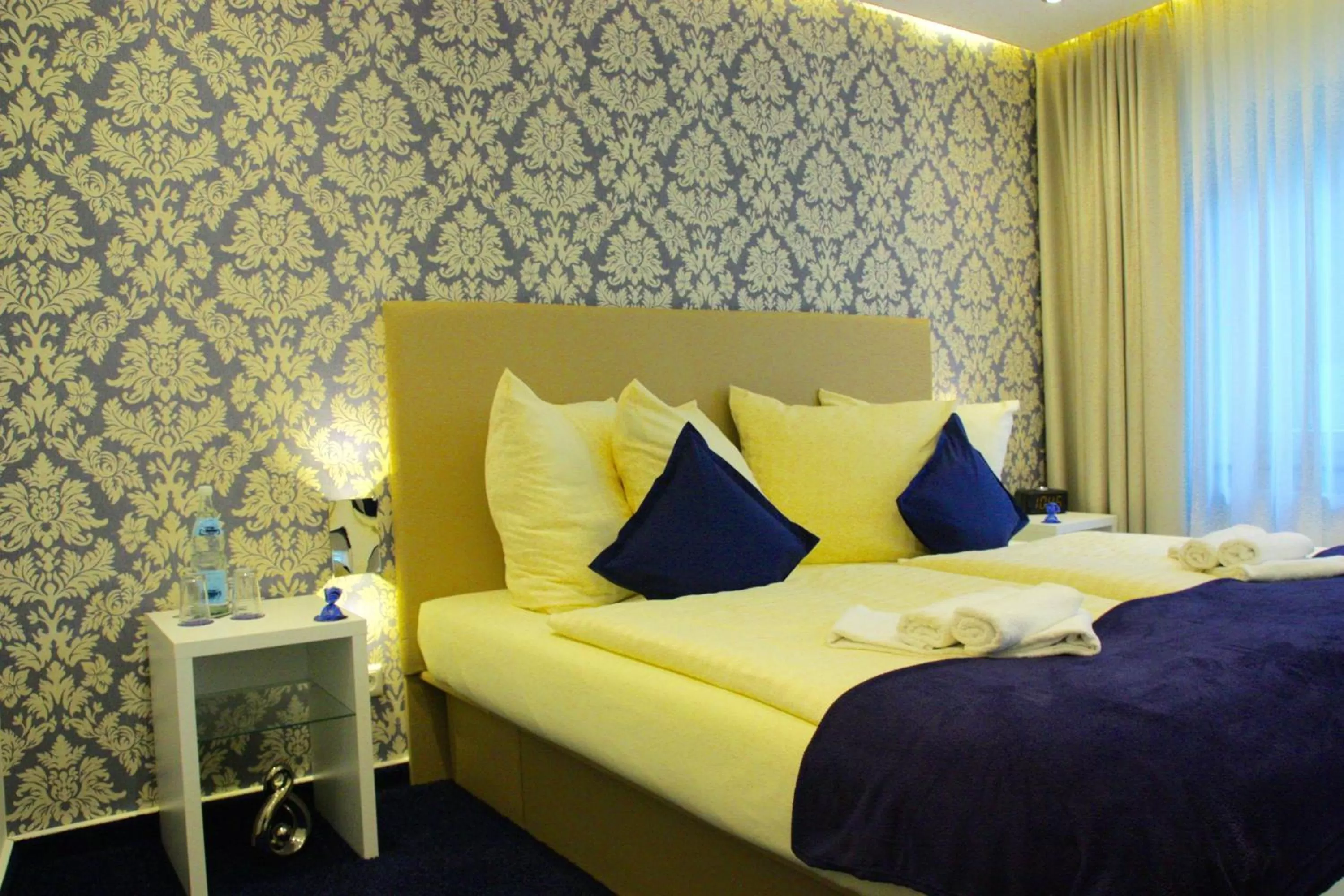 Photo of the whole room, Bed in Hotel am Schloss