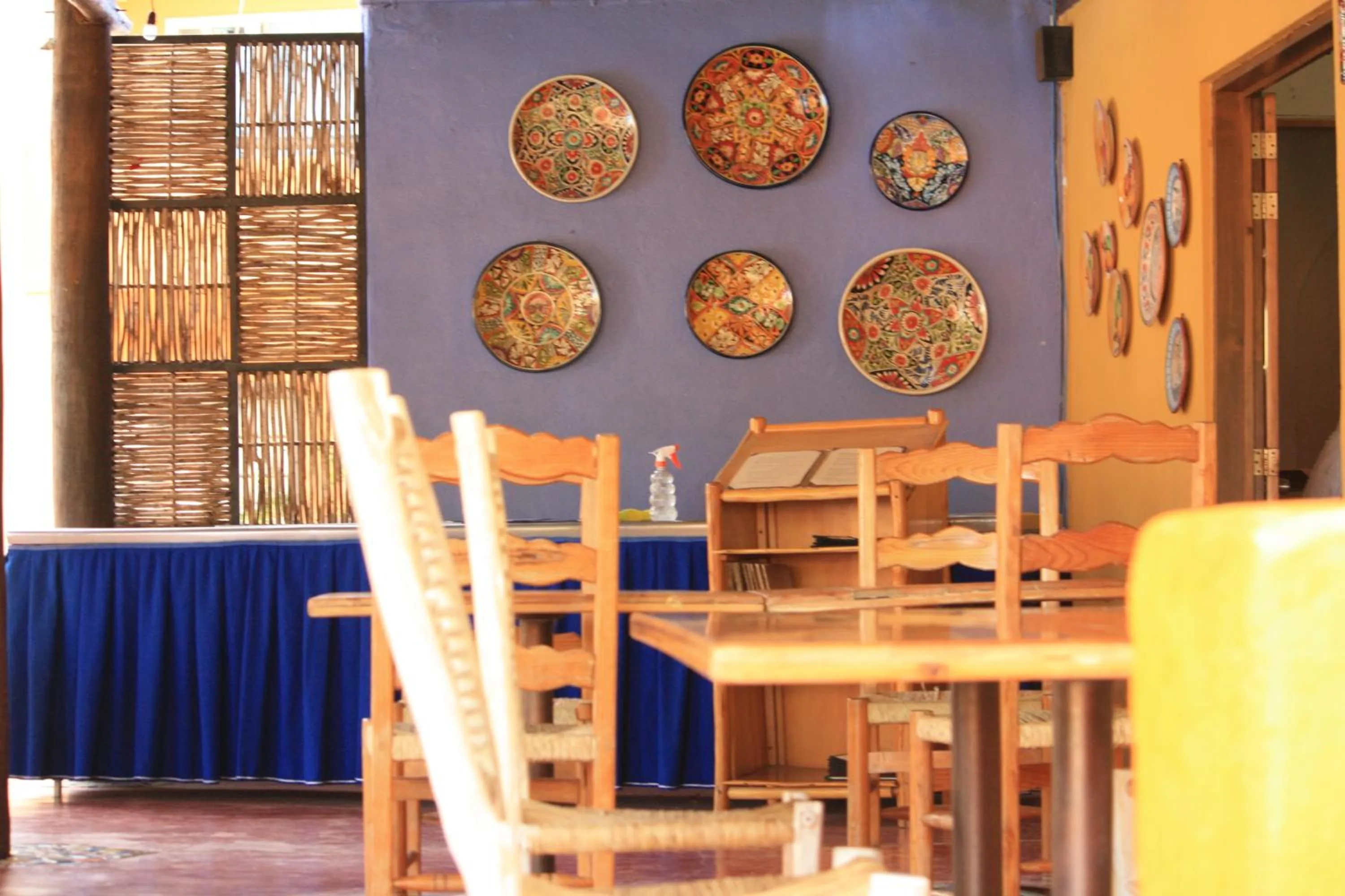 Restaurant/places to eat in Tripui Hotel